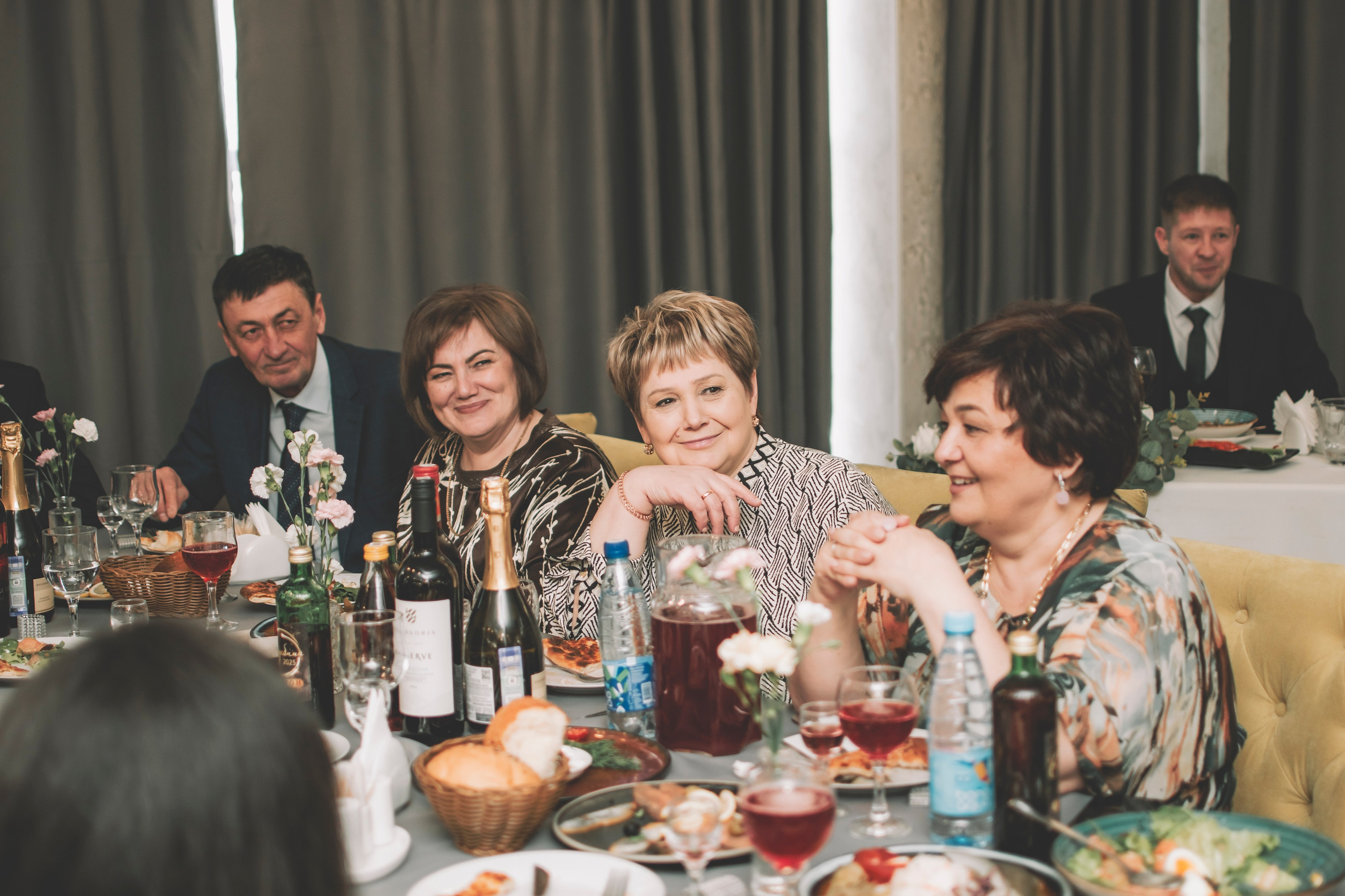 26.04.2025 (Фотосессия, роспись в Онии + фото с банкета). Семейный и свадебный фотограф Губкинский и Ставрополь