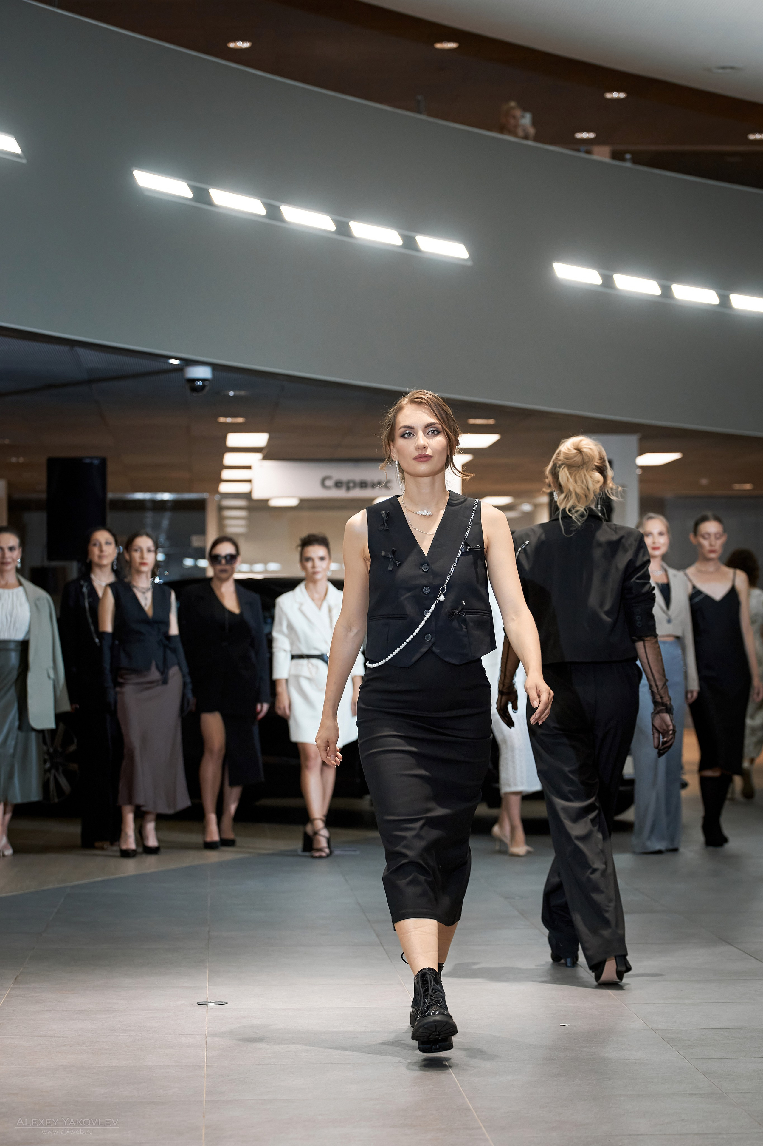 Модный показ PRE-FALL модельной школы Modeling+. Фотограф Алексей Яковлев
