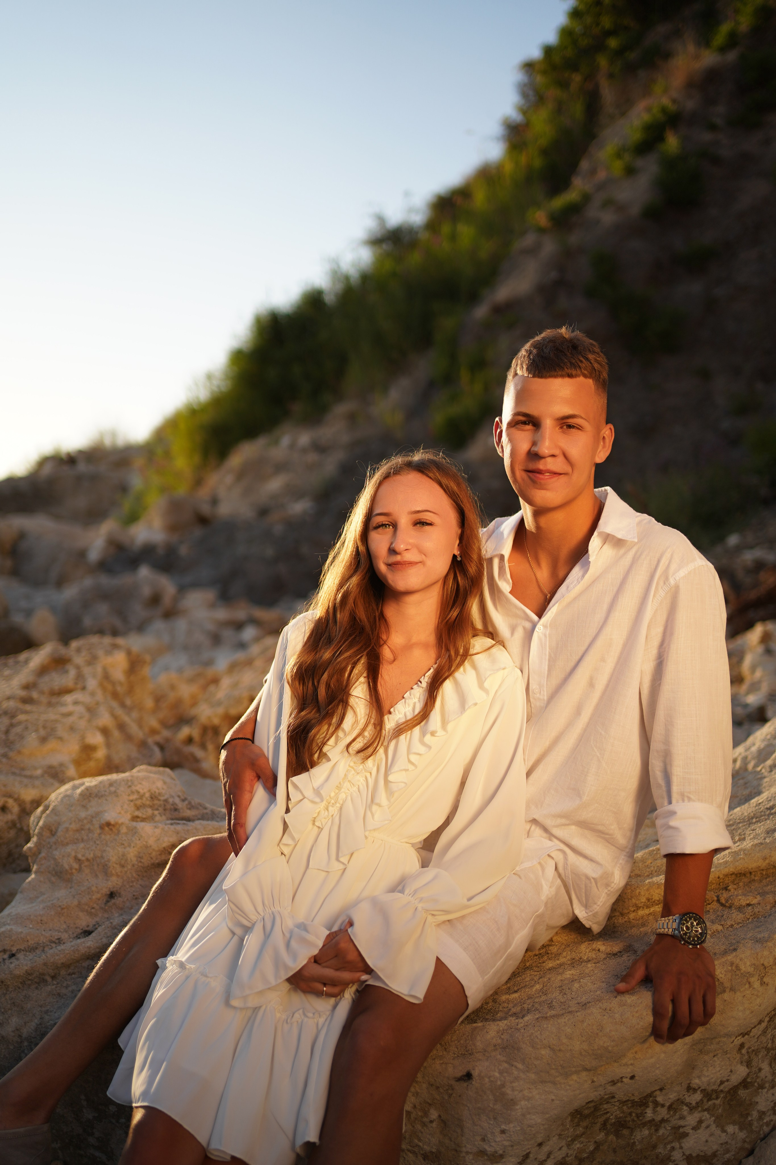 Матвей и Софья на фотосессии дикого пляжа Грот Дианы в Крыму. Свадебный фотограф в Ростове-на-Дону. Таинство Крещения и Венчания, семейные фотосессии. Алёна Чёботова