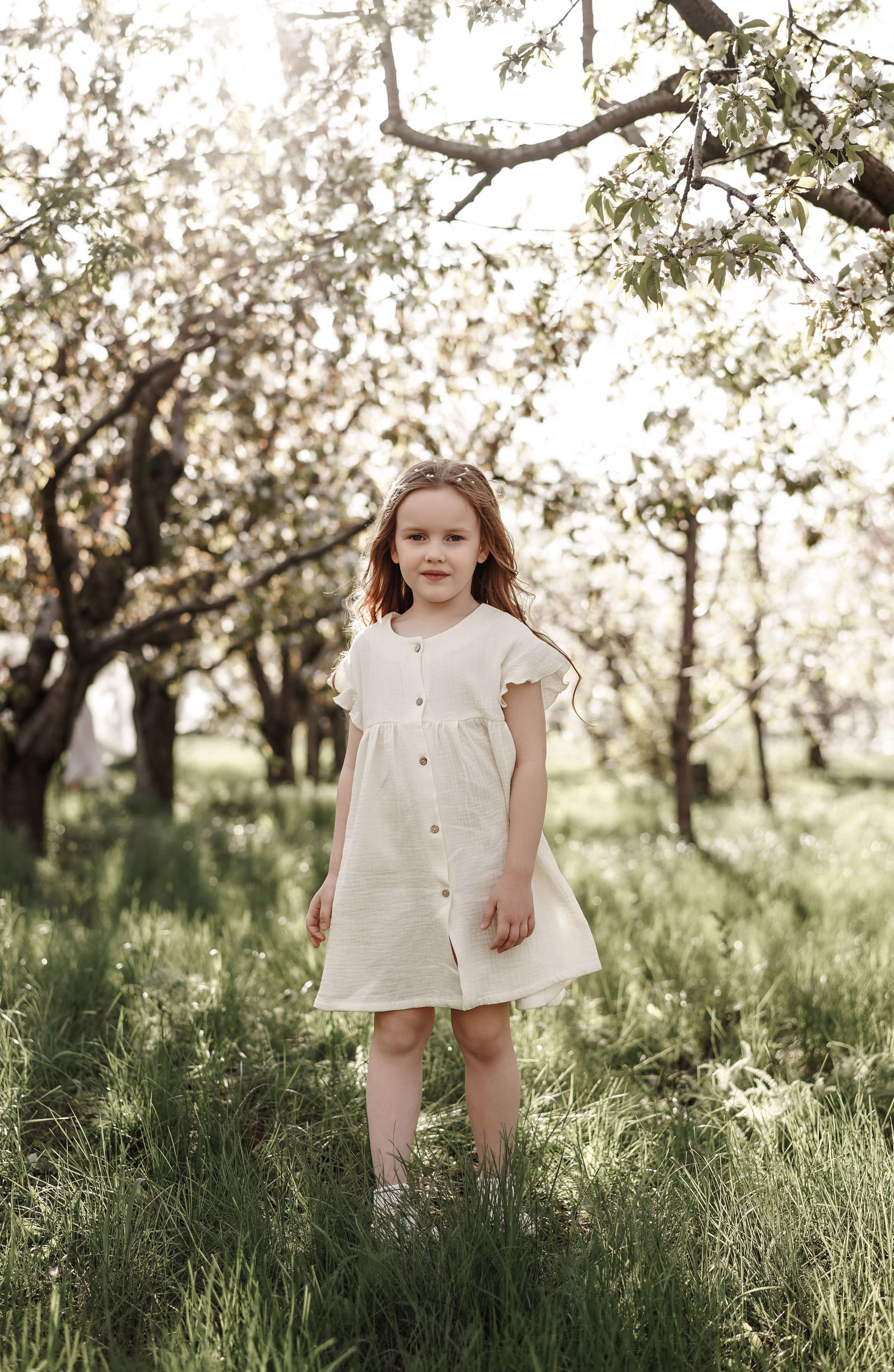 Семейная фотосессия на цветущих садах. Свадебный фотограф в Ростове-на-Дону. Таинство Крещения и Венчания, семейные фотосессии. Алёна Чёботова