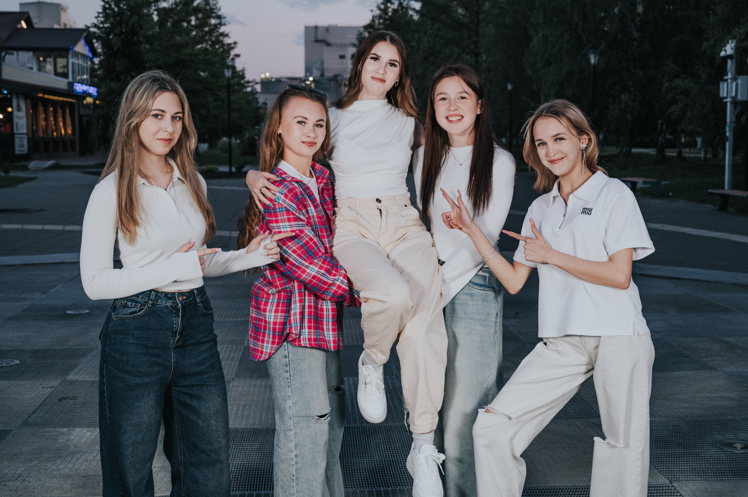 Ночная. Выпускные альбомы и Школьный фотограф в Алексеевке, Бирюче, Красном