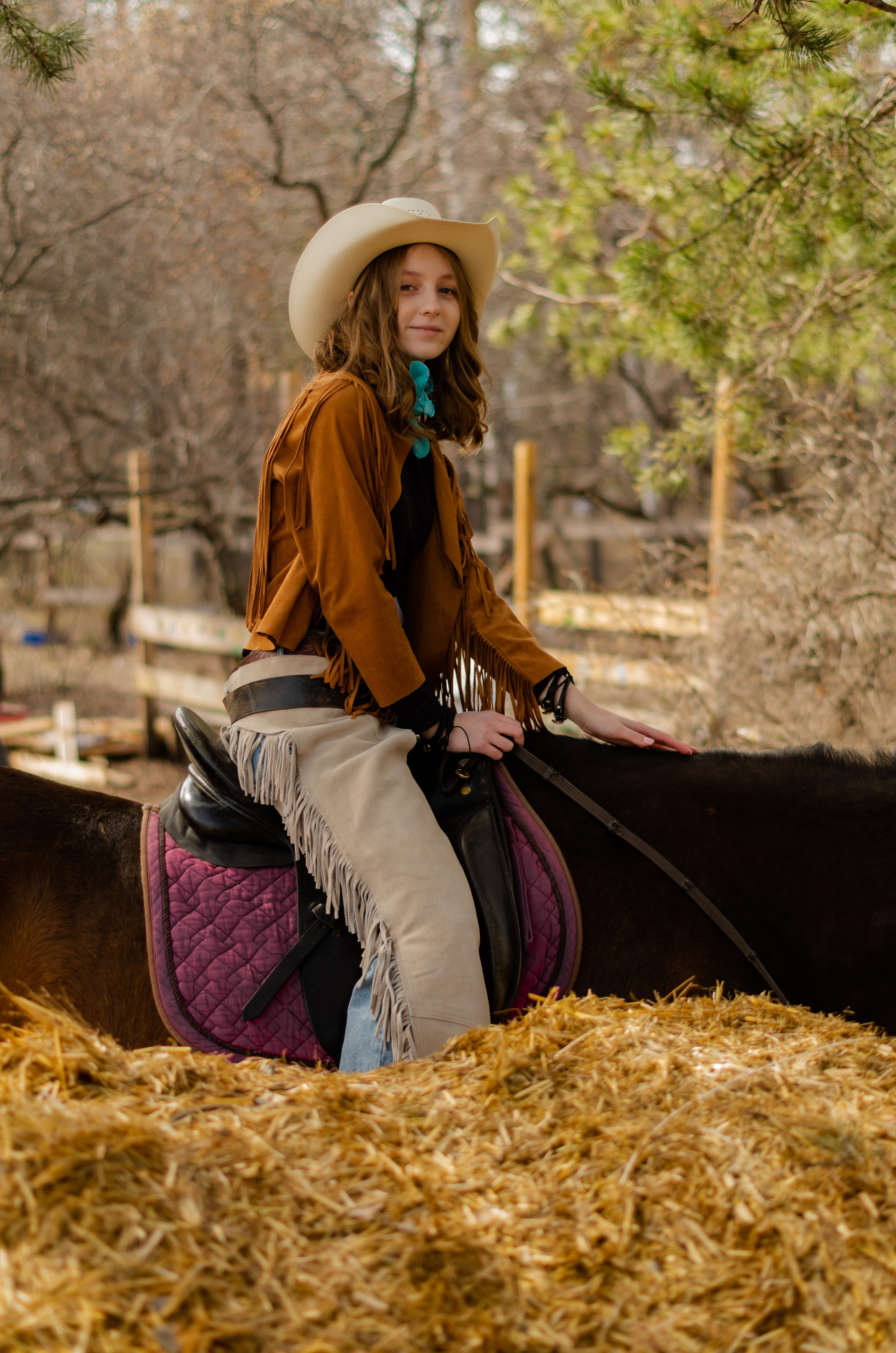 Ковбойская девчонка. Фотограф Марина Доглядная Челябинск фотосессии с лошадьми, мотоциклами