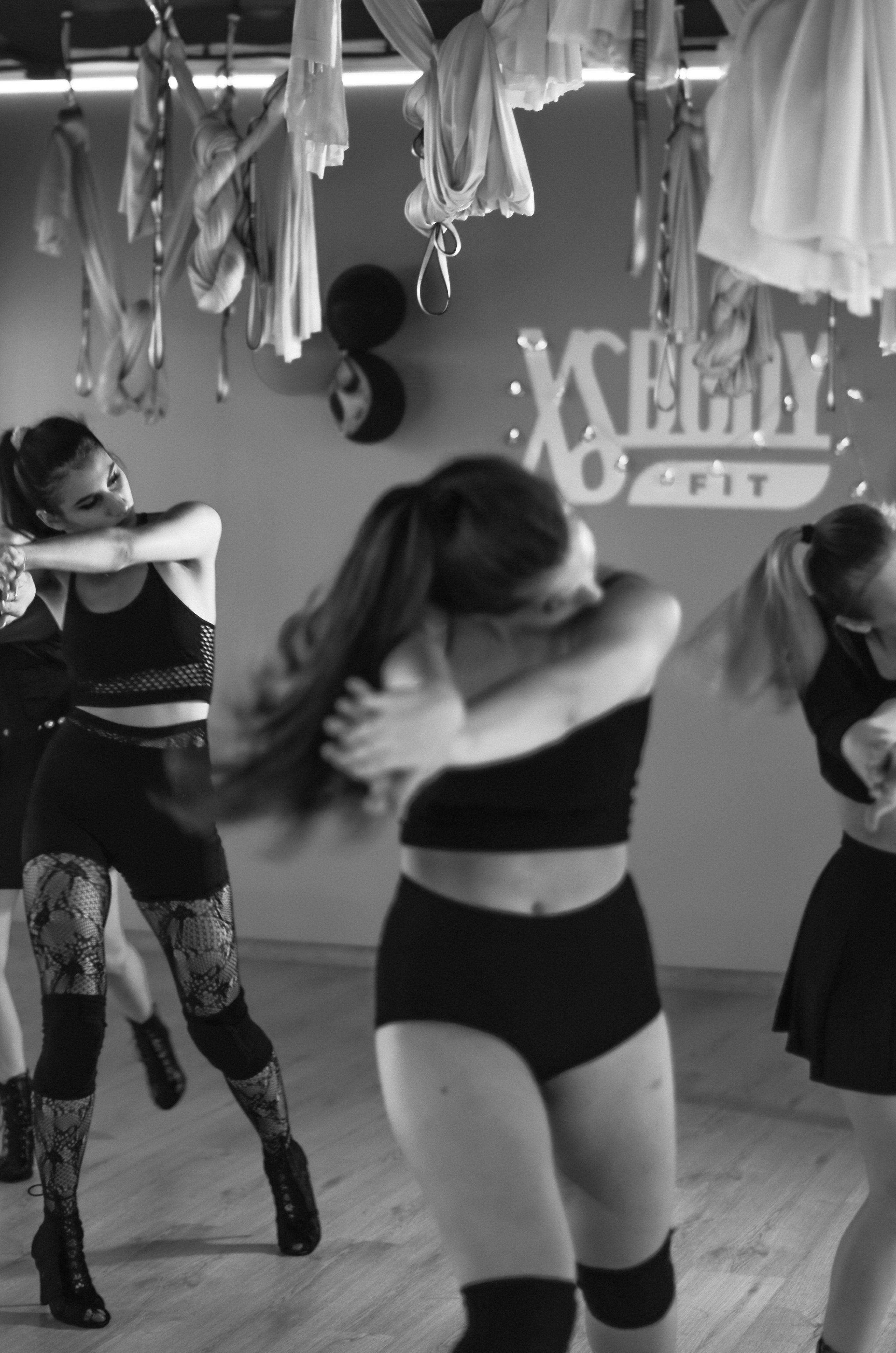 Фоторепортаж мероприятия в фитнес-клубе. Денисова Аля — фотограф для парных съемок и индивидуальных историй в Барнауле