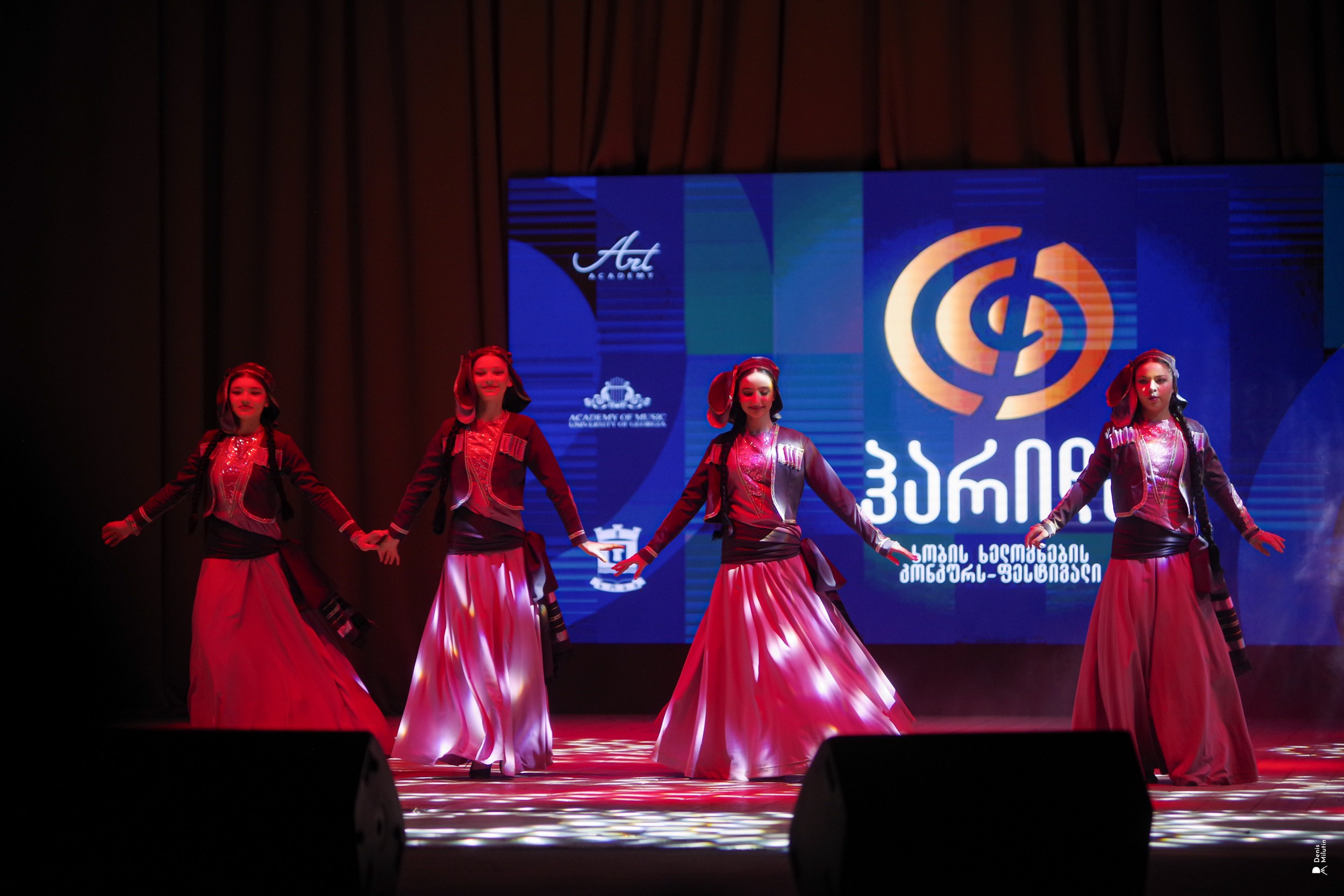 Танцы в Хоби. Портретный фотограф Денис Милютин