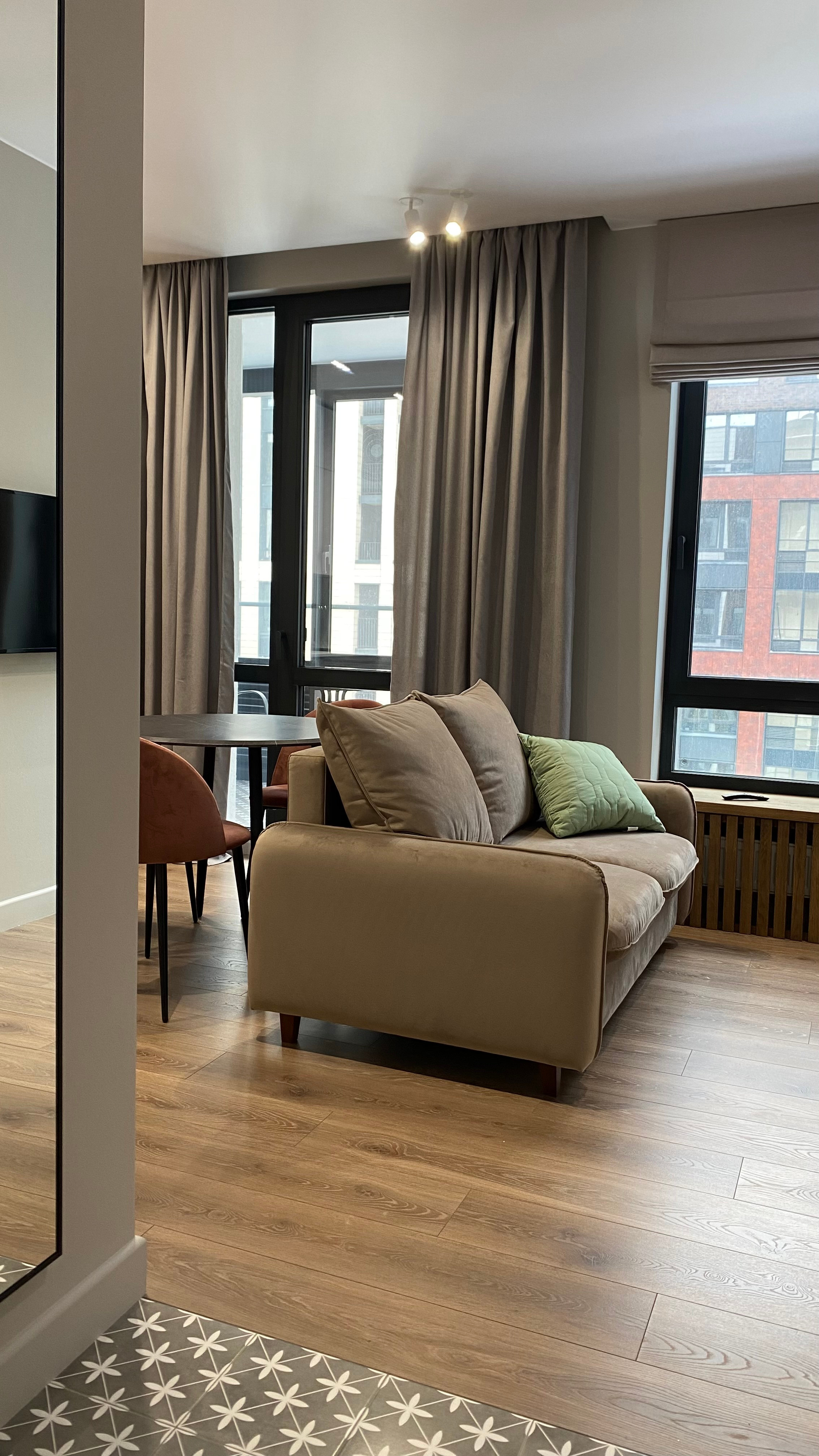 Евродвушка в мятно-коралловых оттенках для сдачи в аренду. Дизайнер интерьеров в Санкт-Петербурге Анастасия Тен