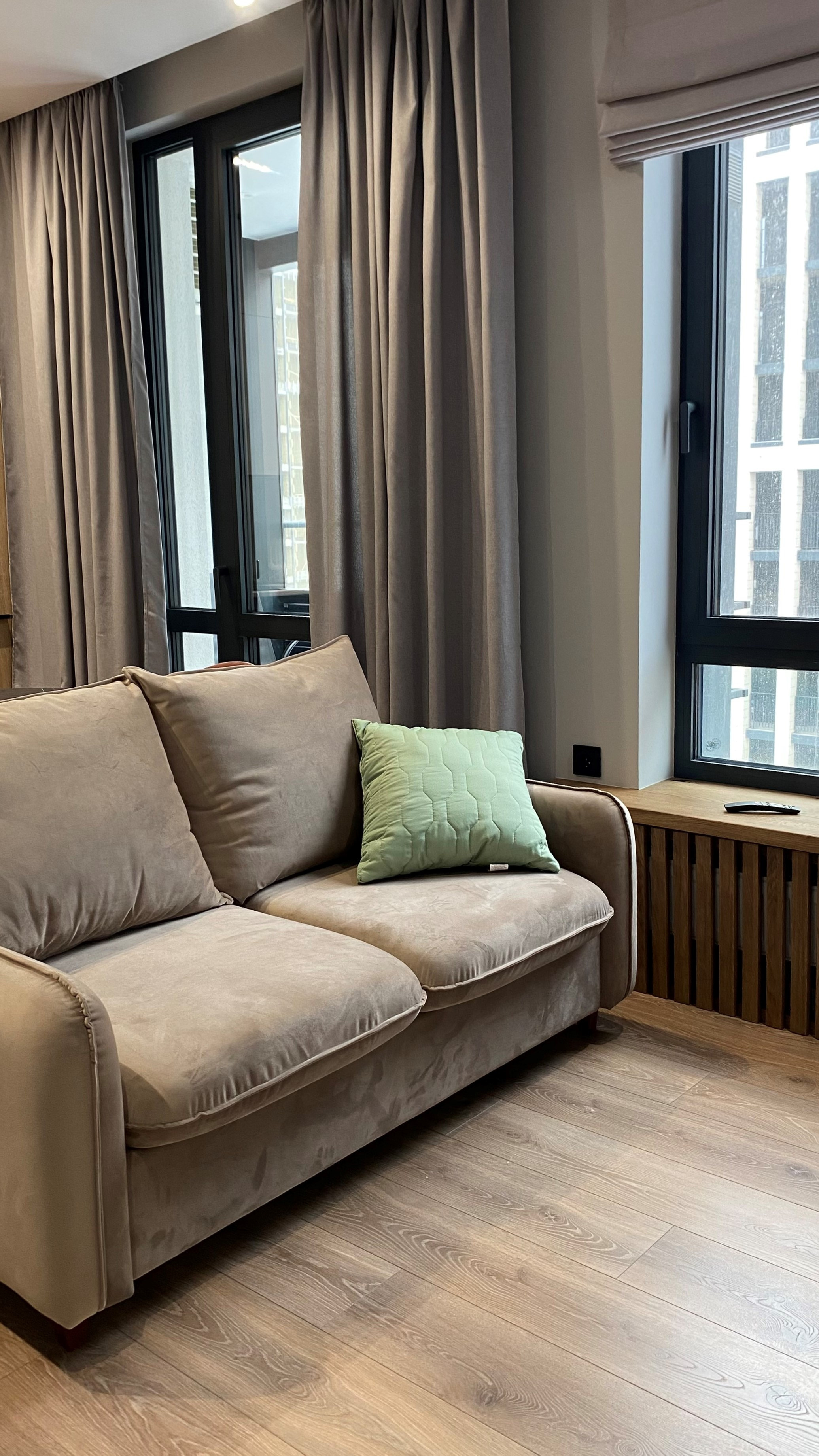 Евродвушка в мятно-коралловых оттенках для сдачи в аренду. Дизайнер интерьеров в Санкт-Петербурге Анастасия Тен