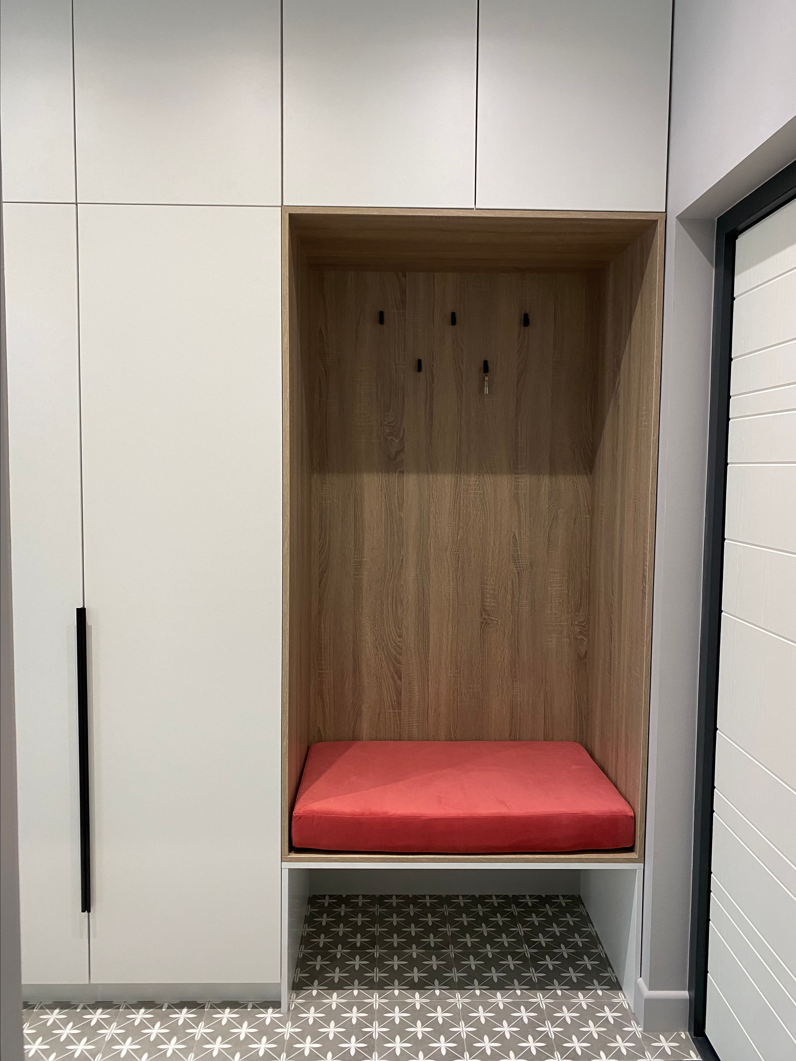 Евродвушка в мятно-коралловых оттенках для сдачи в аренду. Дизайнер интерьеров в Санкт-Петербурге Анастасия Тен