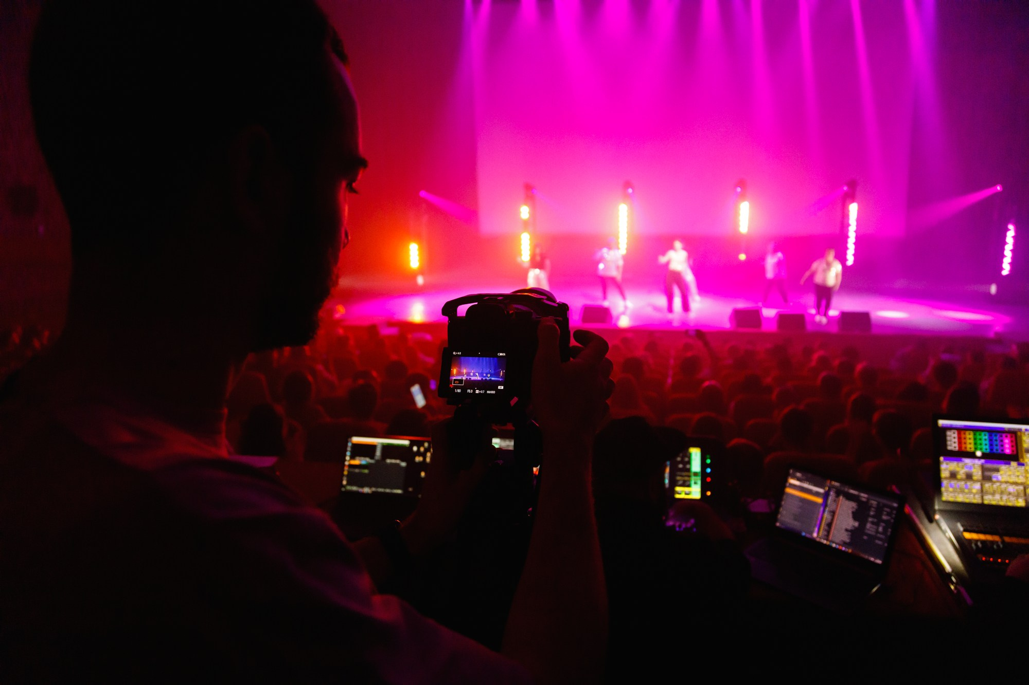 Отчётный концерт танцевальной студии «Make Me Dance». Бизнес фотограф в Новосибирске Александр Рощин