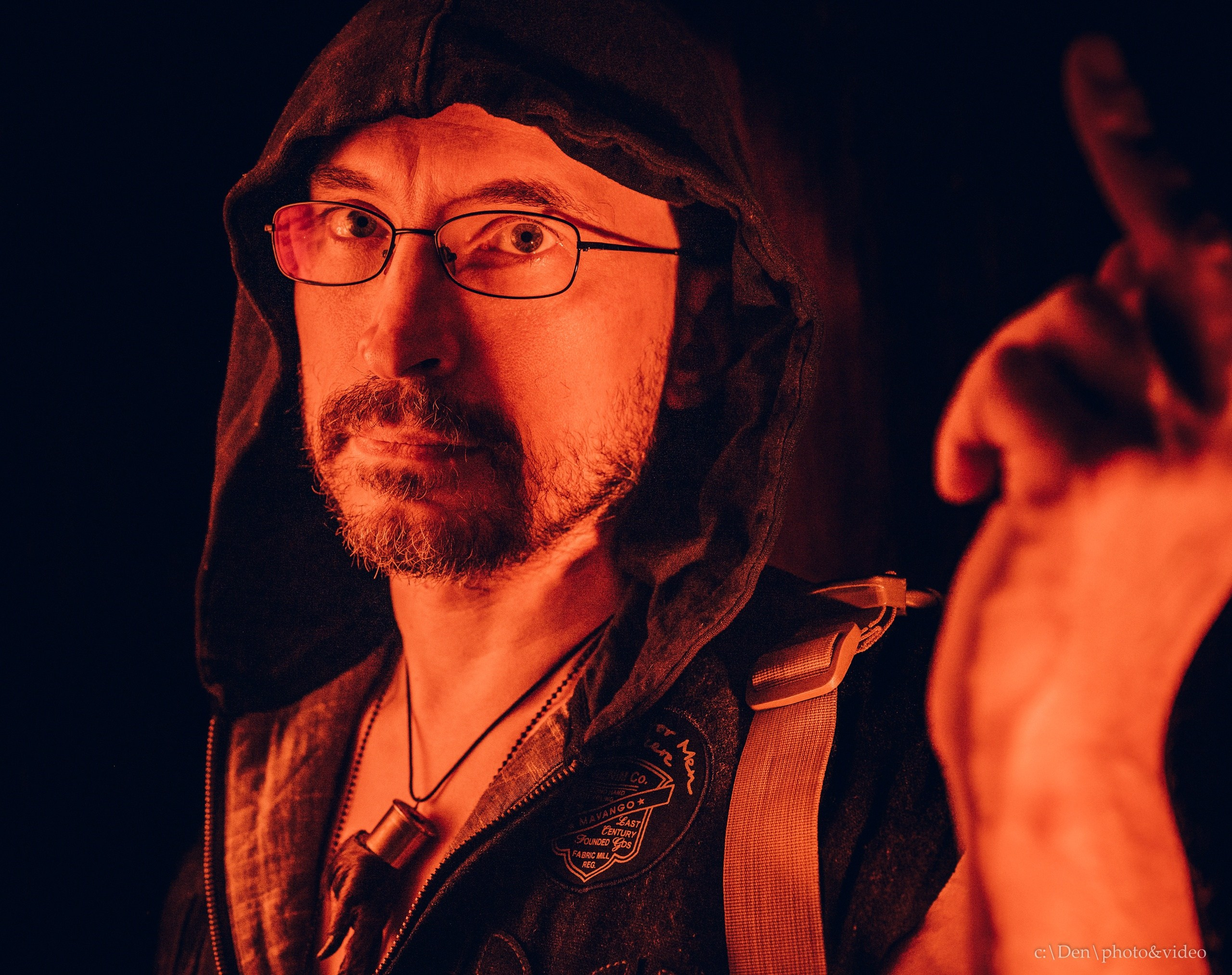 Достать ножи. Инди фотограф и видеограф в Курске Денис Смирнов