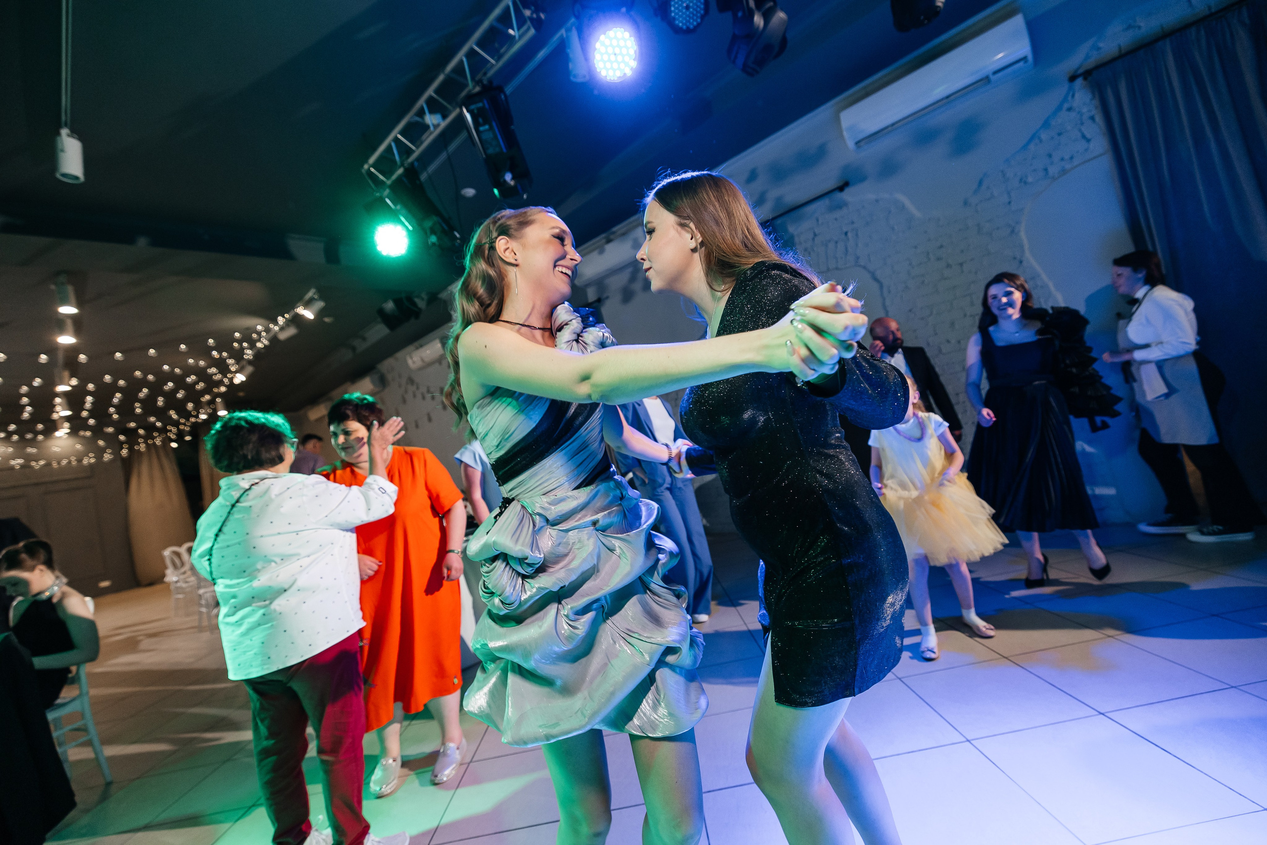 2023-06-23 Выпускной МБОУ СОШ № 10. Фотограф в Красноярске