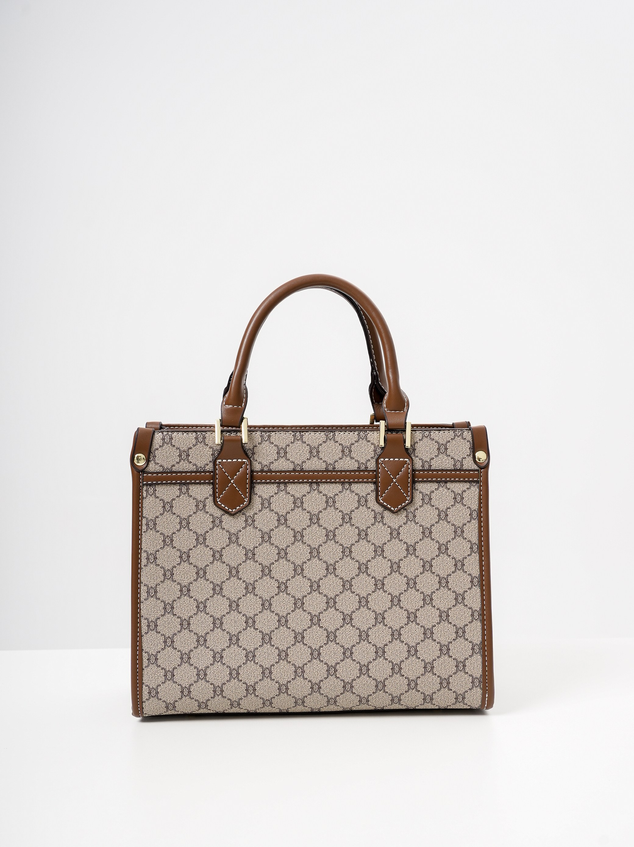 Съемка женского рюкзака для маркетплейсов озон и валберис. Фотограф Оксана Токарева Ижевск