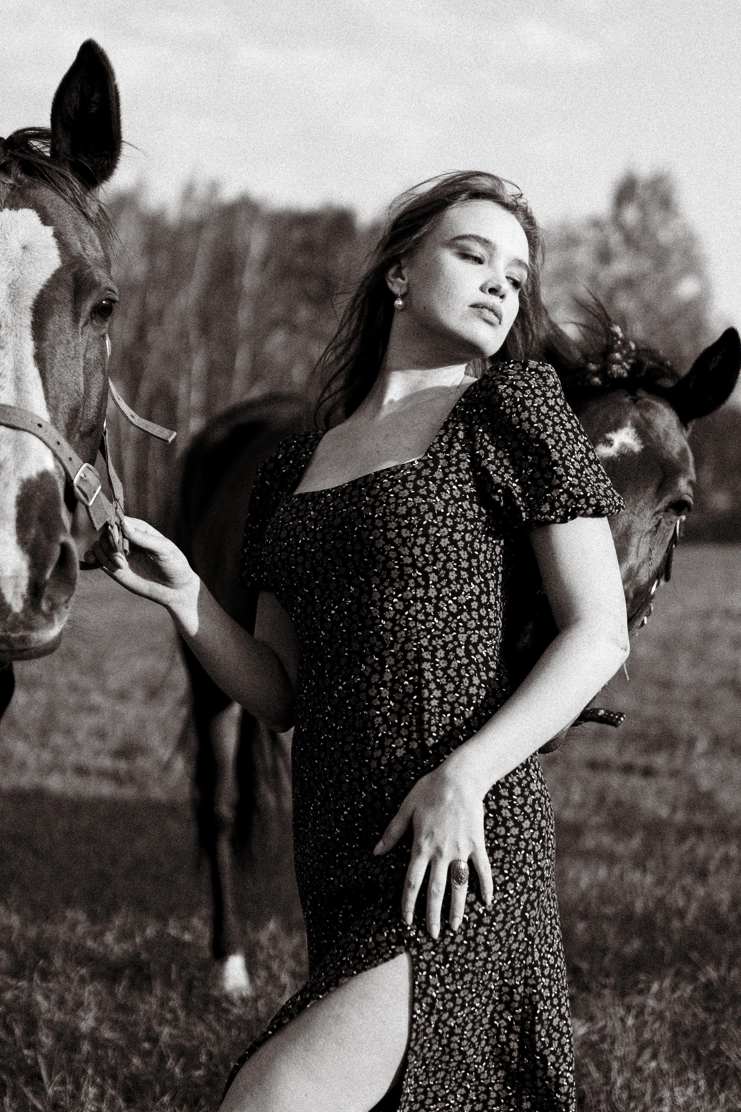 Екатерина в табуне. Фотосессии с лошадьми в Москве, Новосибирске