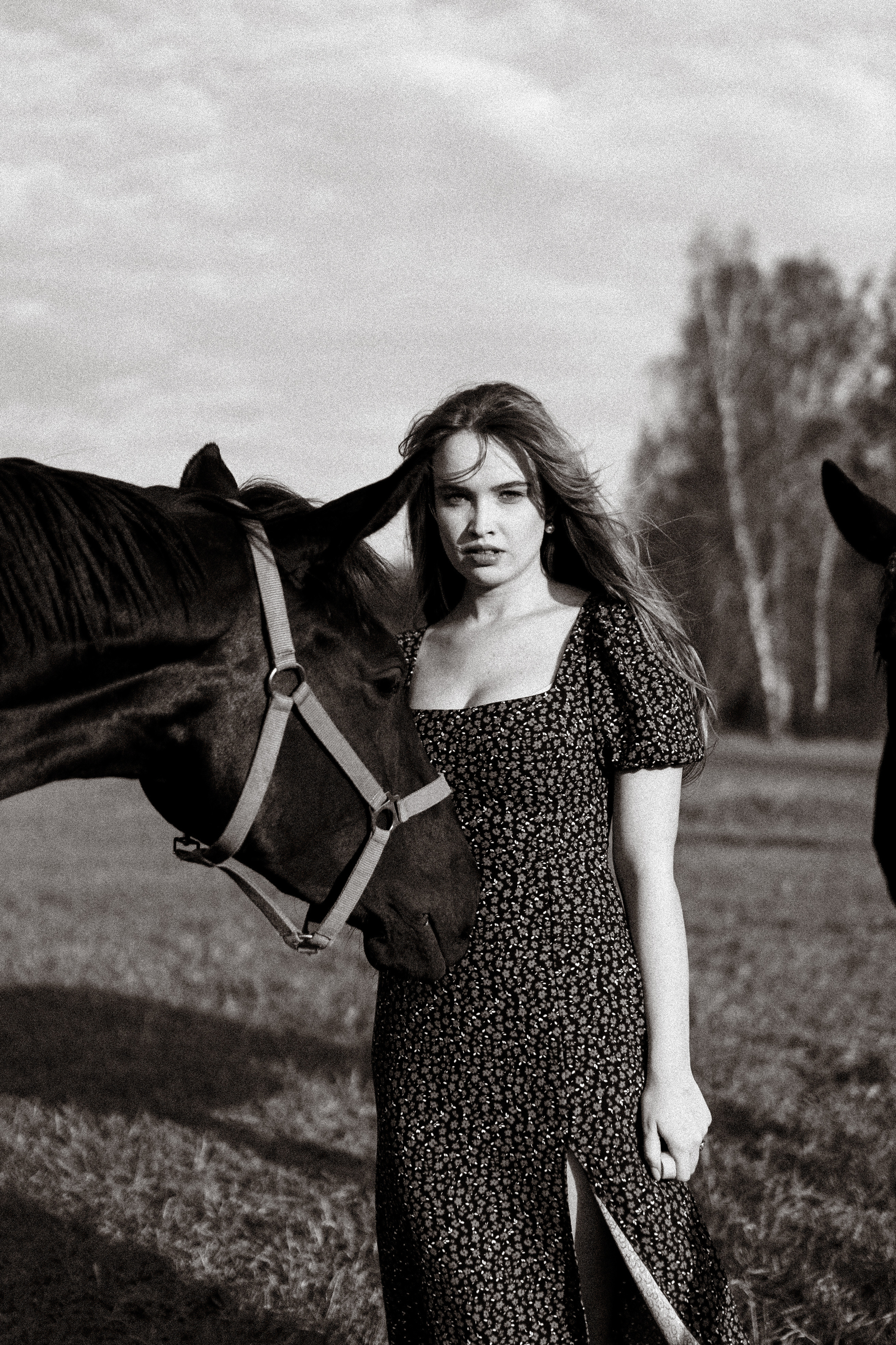 Екатерина в табуне. Фотосессии с лошадьми в Москве, Новосибирске