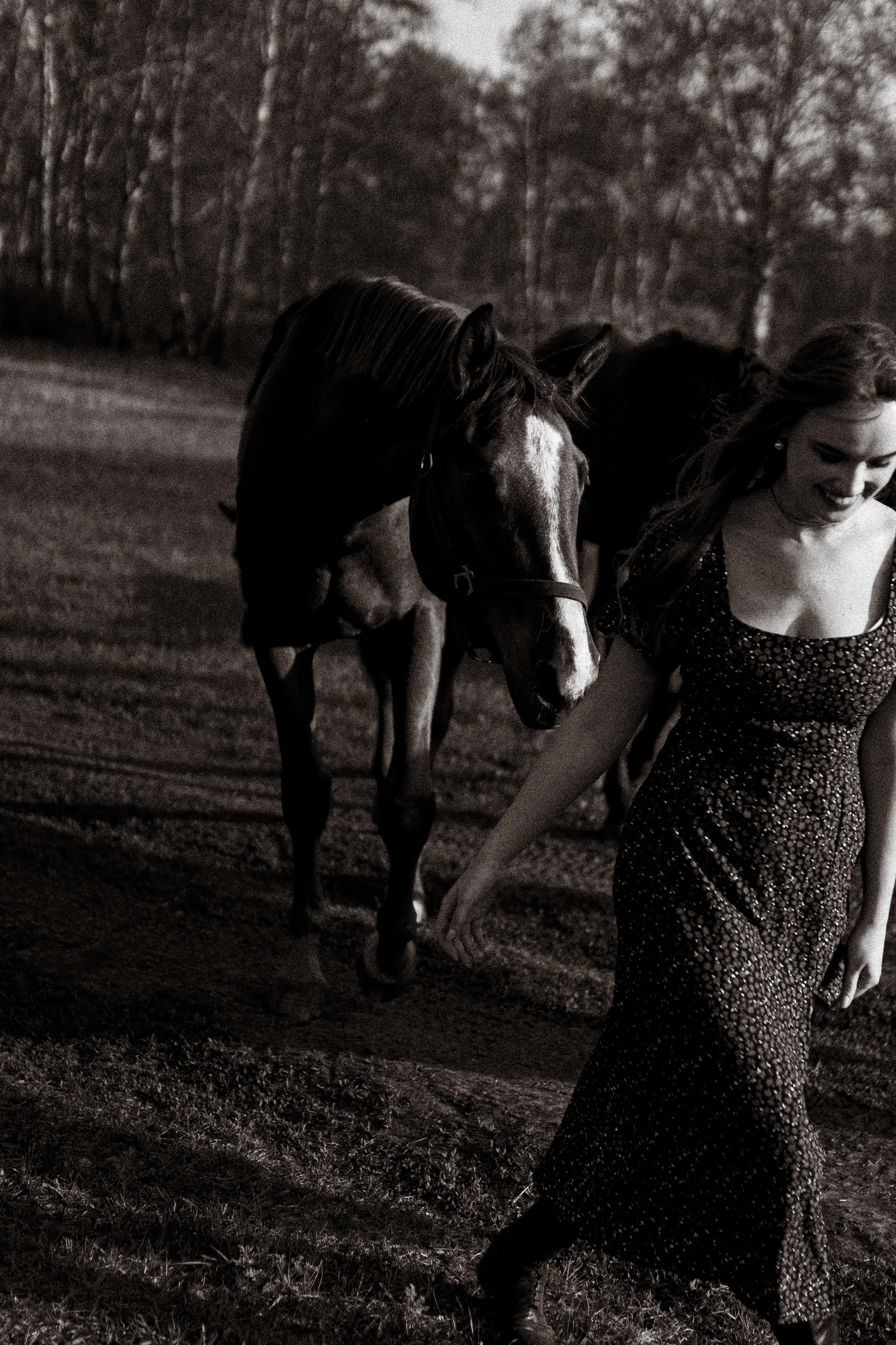 Екатерина в табуне. Фотосессии с лошадьми в Москве, Новосибирске