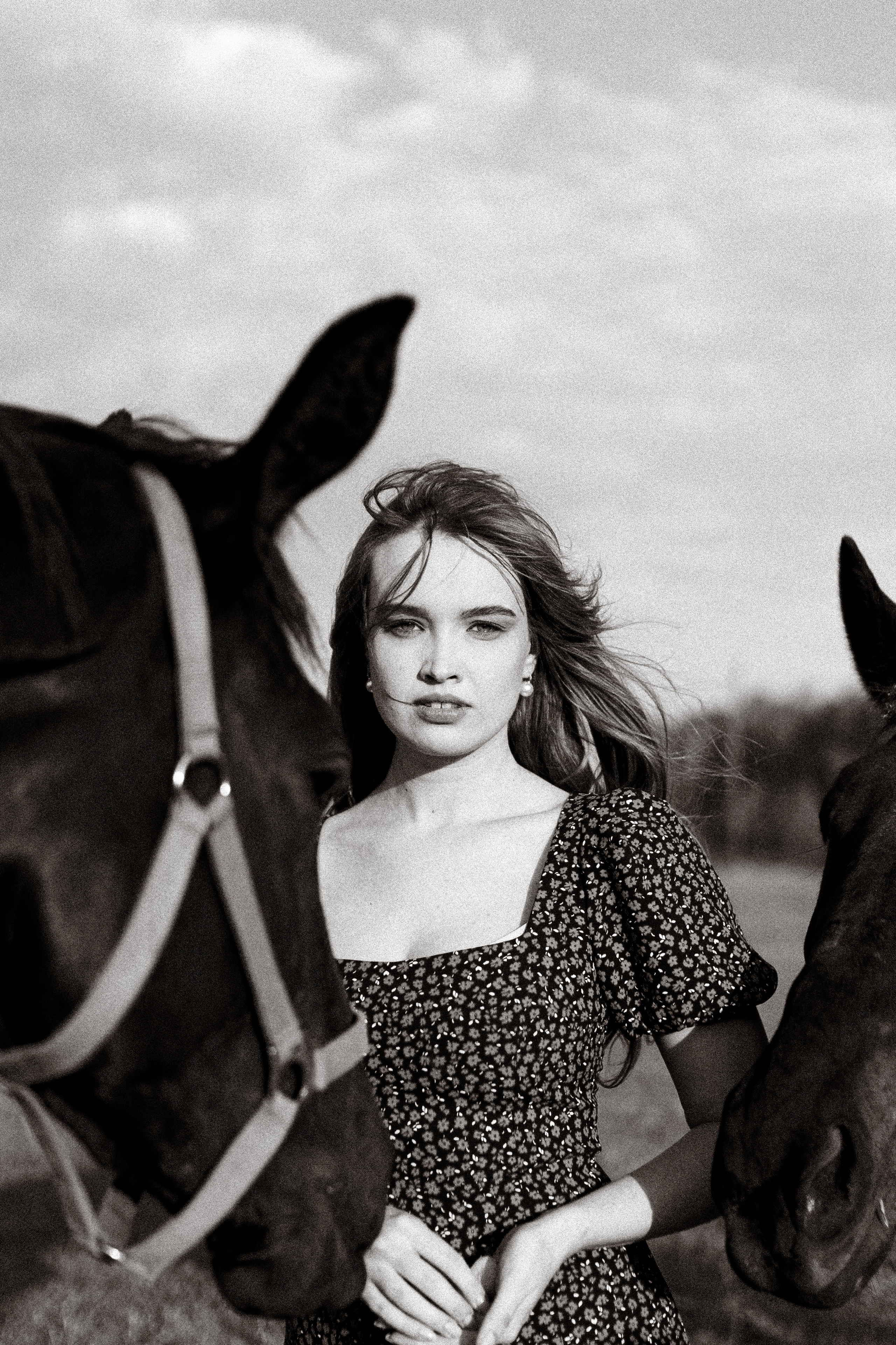 Екатерина в табуне. Фотосессии с лошадьми в Москве, Новосибирске