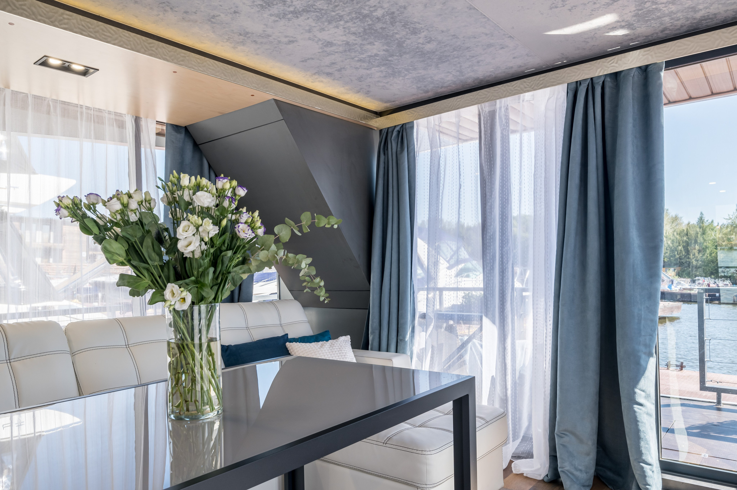 Хаусботы для вечеринок и бизнес-встреч. Интерьерный Фотограф Москва Криста FLY Труфанова