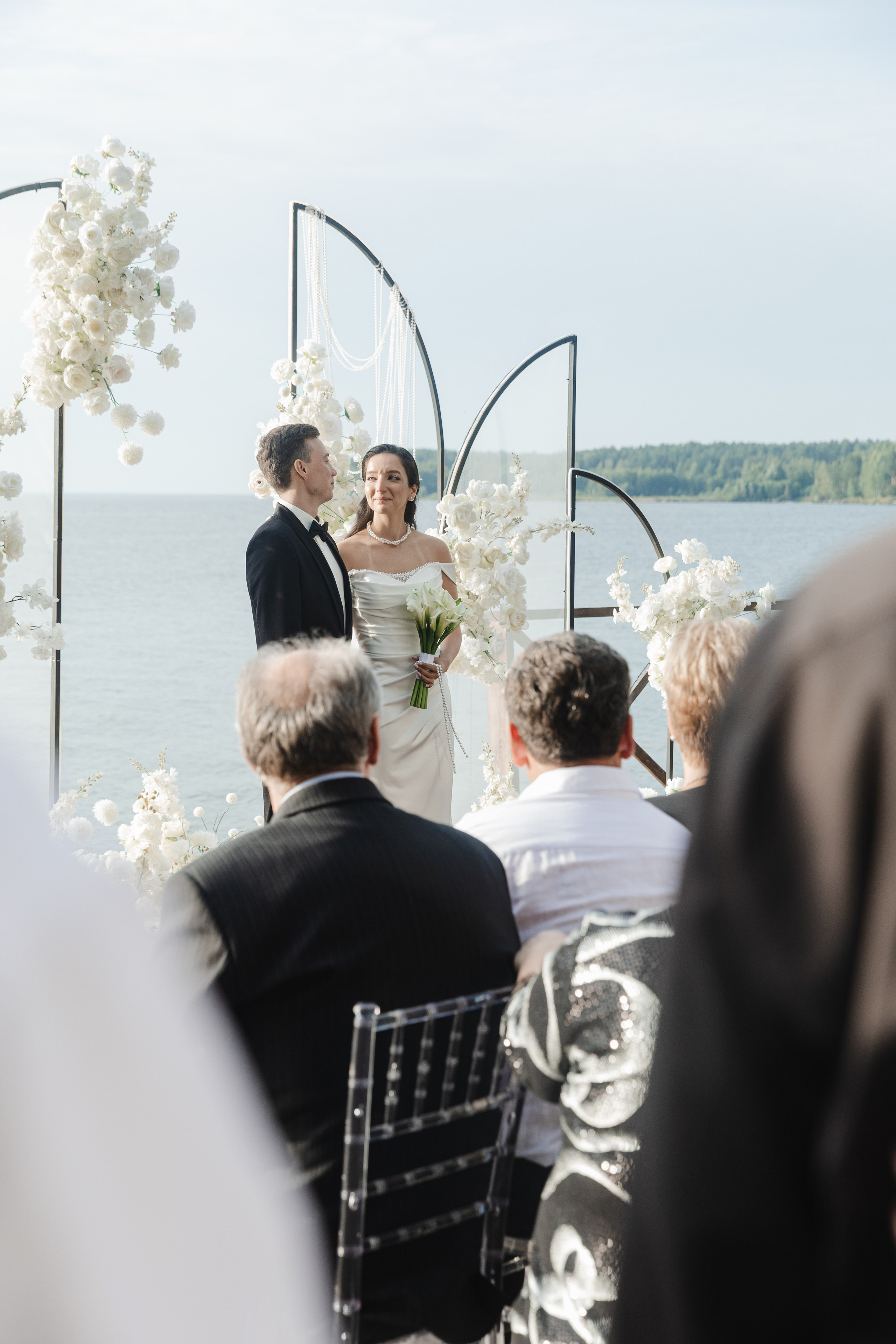 Свадебная фотосессия на берегу реки для Ивана и Влады в Н.Новгороде