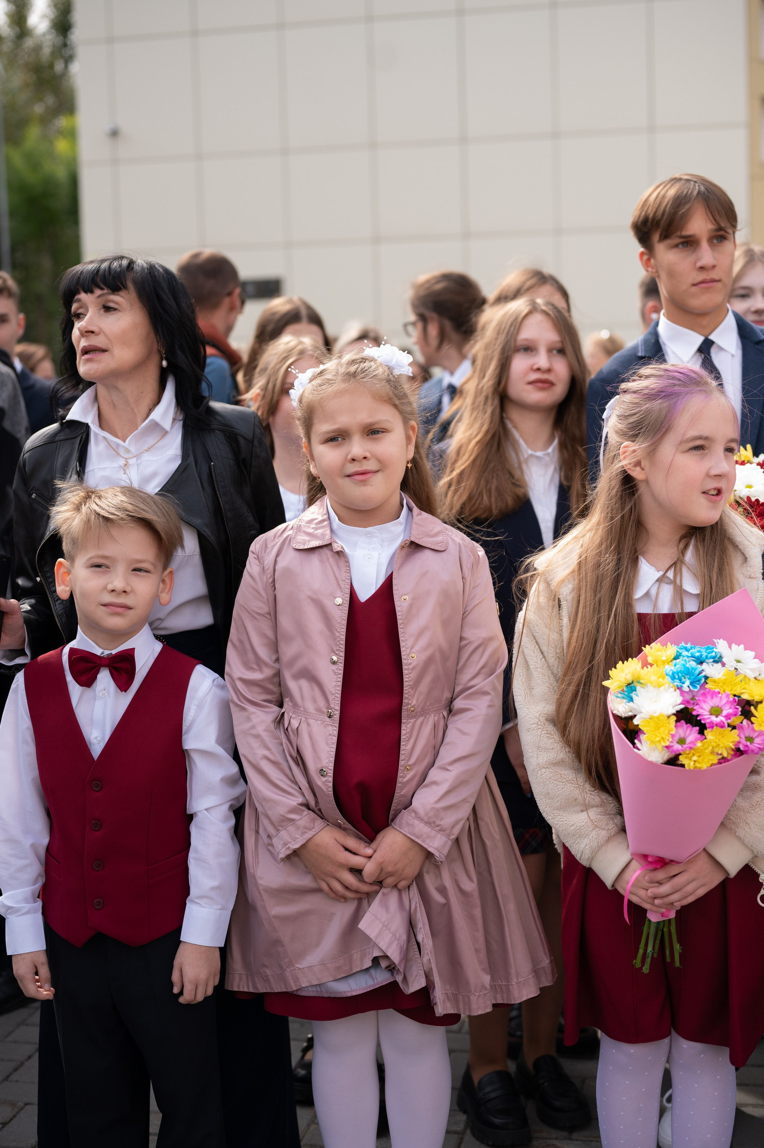 1 сентября 16 гимназия 2 класс (линейка + в классе+ на улице). Фотограф новорожденных, семейный детский в Тюмени Татьяна Морозова