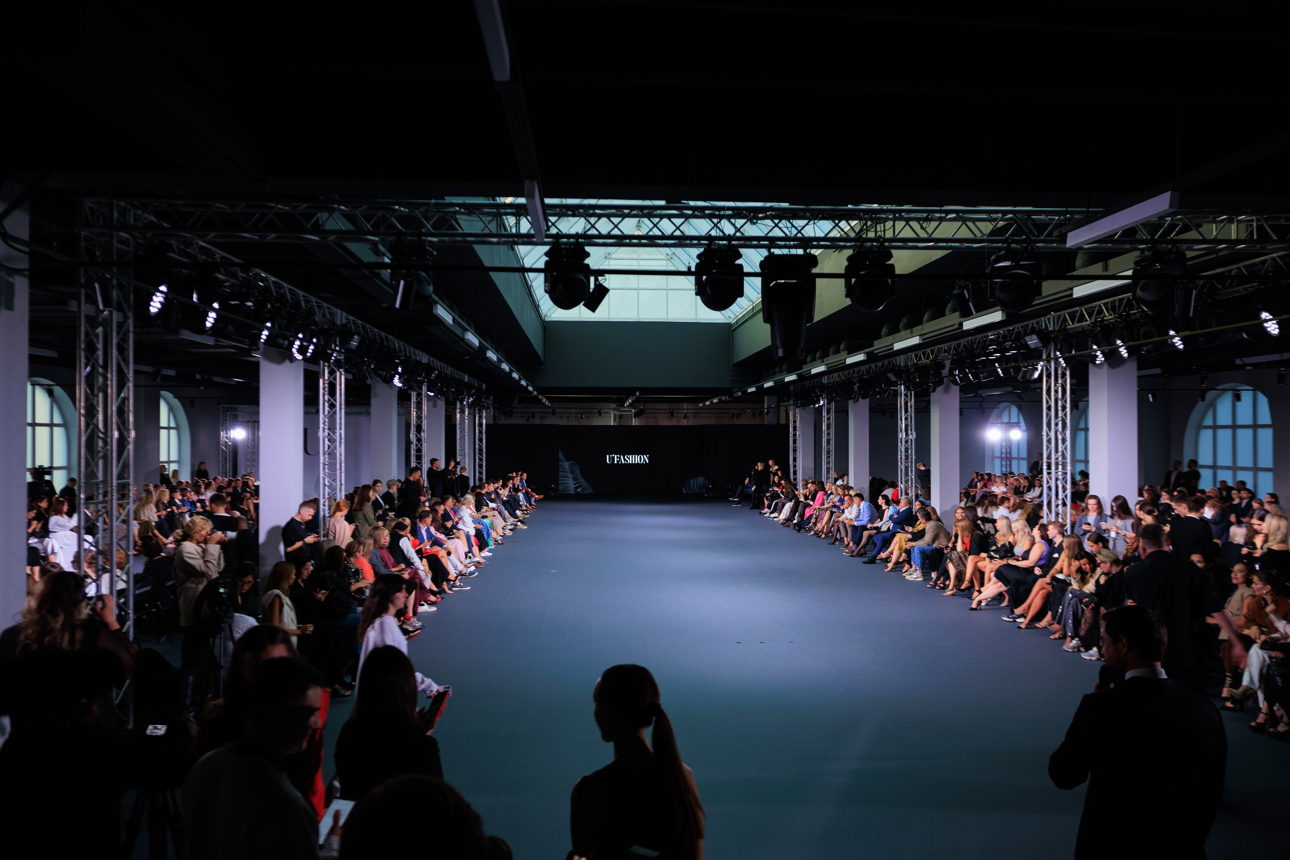 Фотограф для модного показа. Контент для бизнеса в Екатеринбурге Полдень Медиа