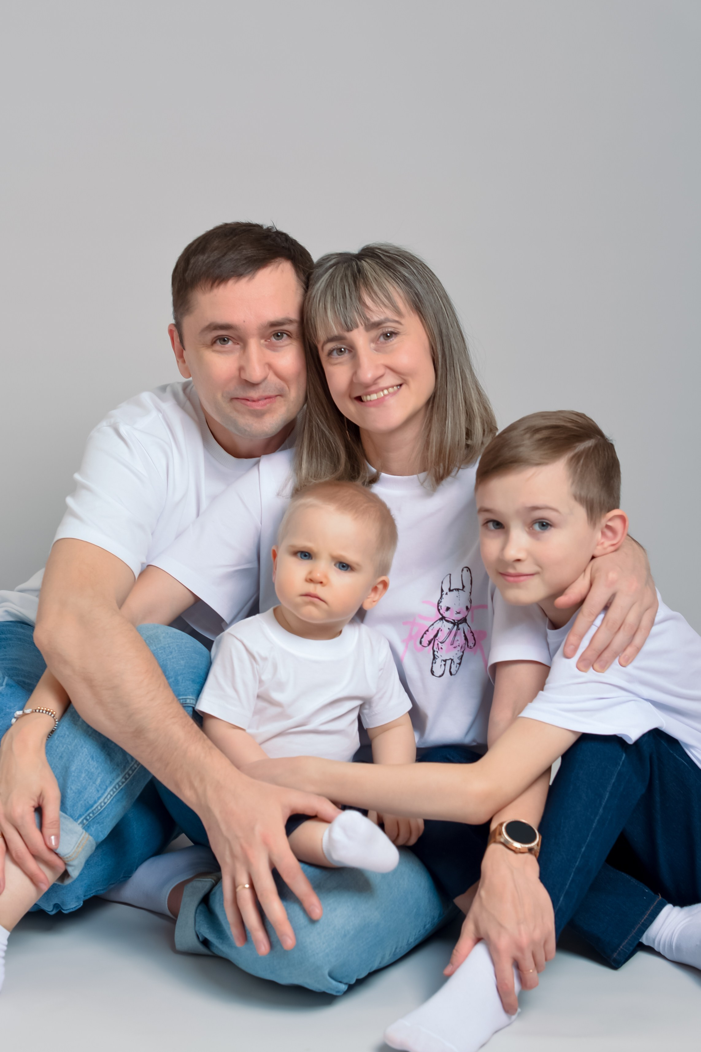 ДОЧКИ, ВНУЧКИ, БАБУШКА. Фотограф Юлия Антушева