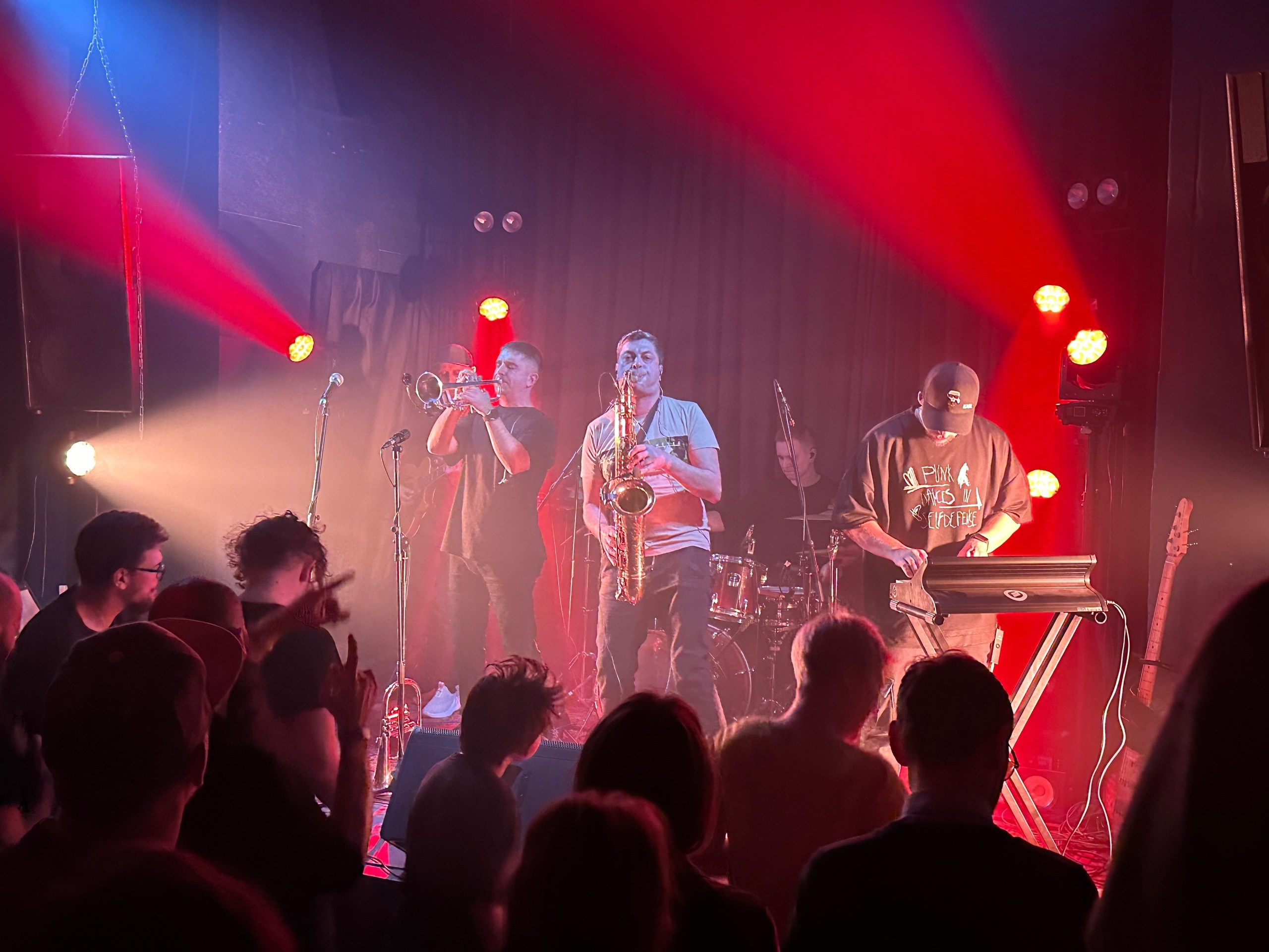 Juniper Masts Санкт-Петербург. Художник по свету Егор Сапожников