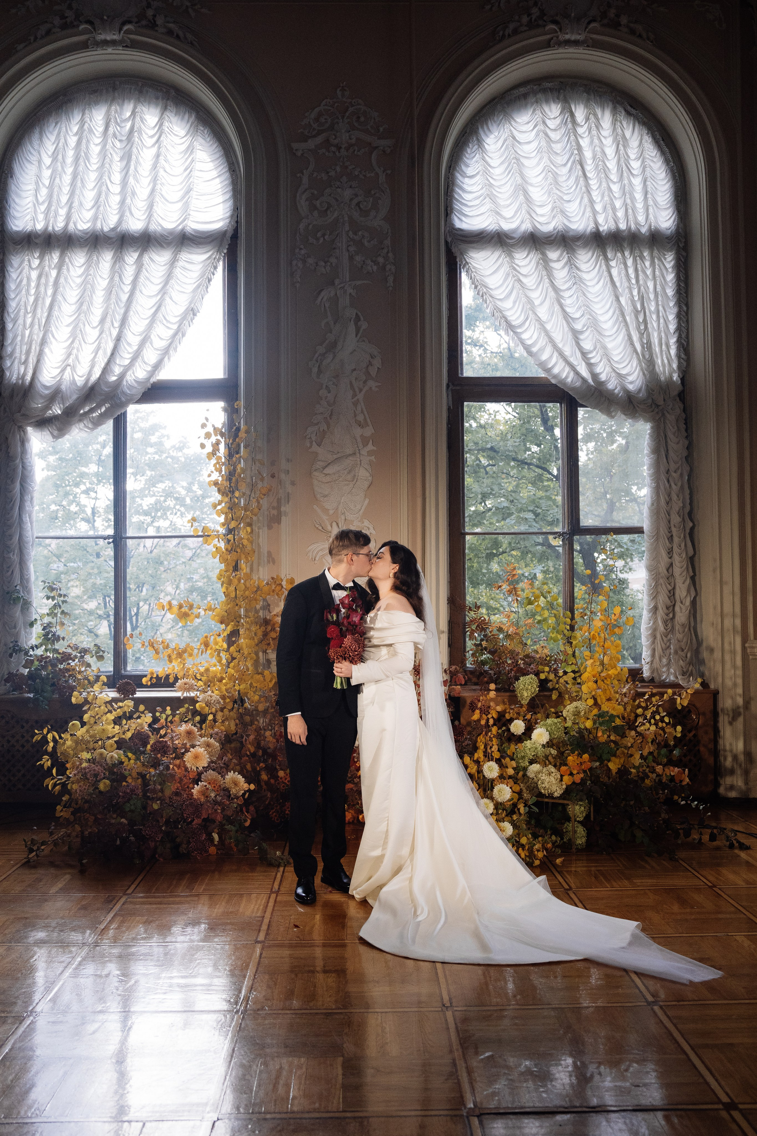 Современная свадьба во дворце. Свадебный фотограф организатор в Санкт-Петербурге Ассоль Опарина