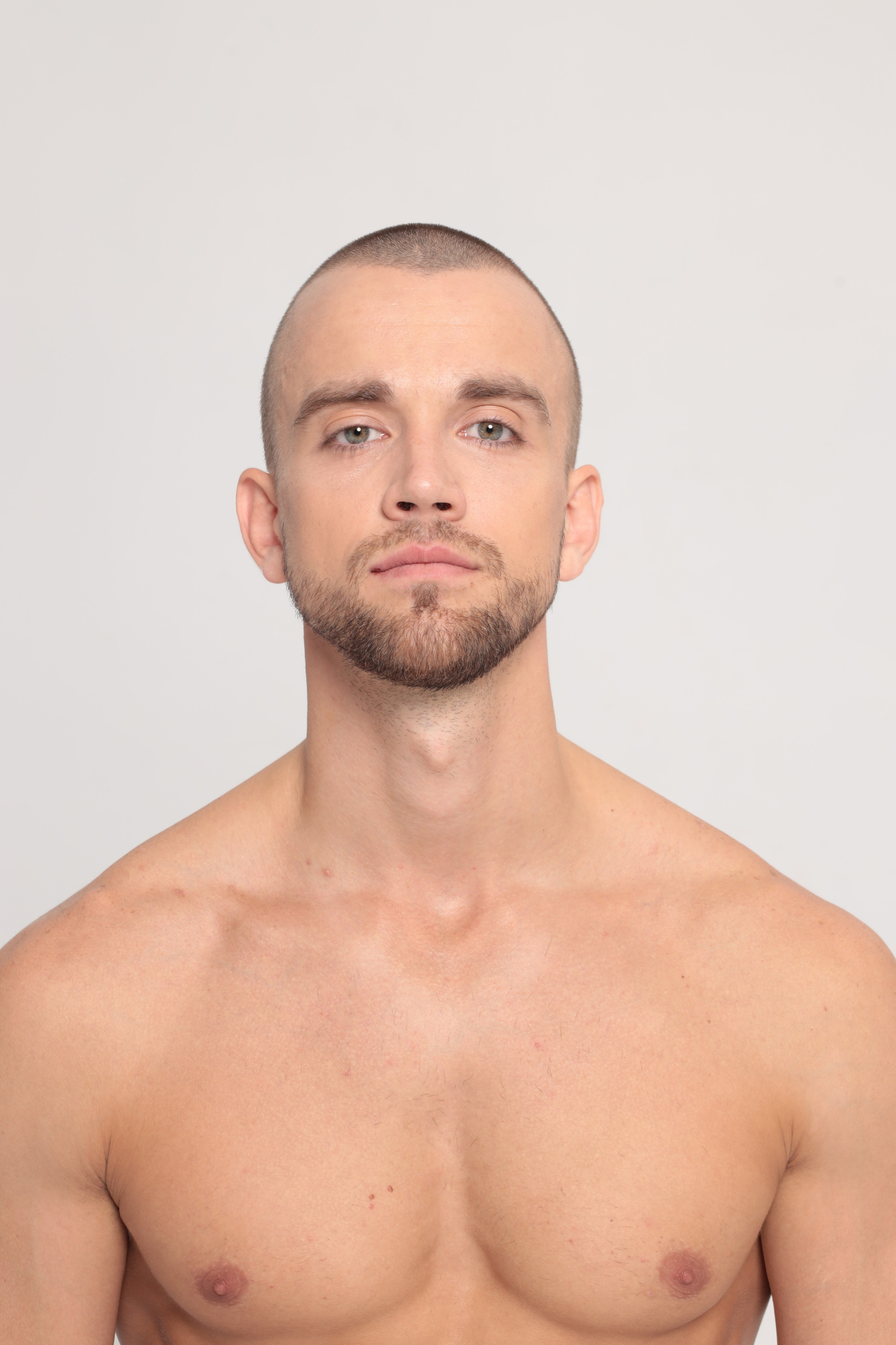 Модель Владислав Л. (177 см, 120/77/90)