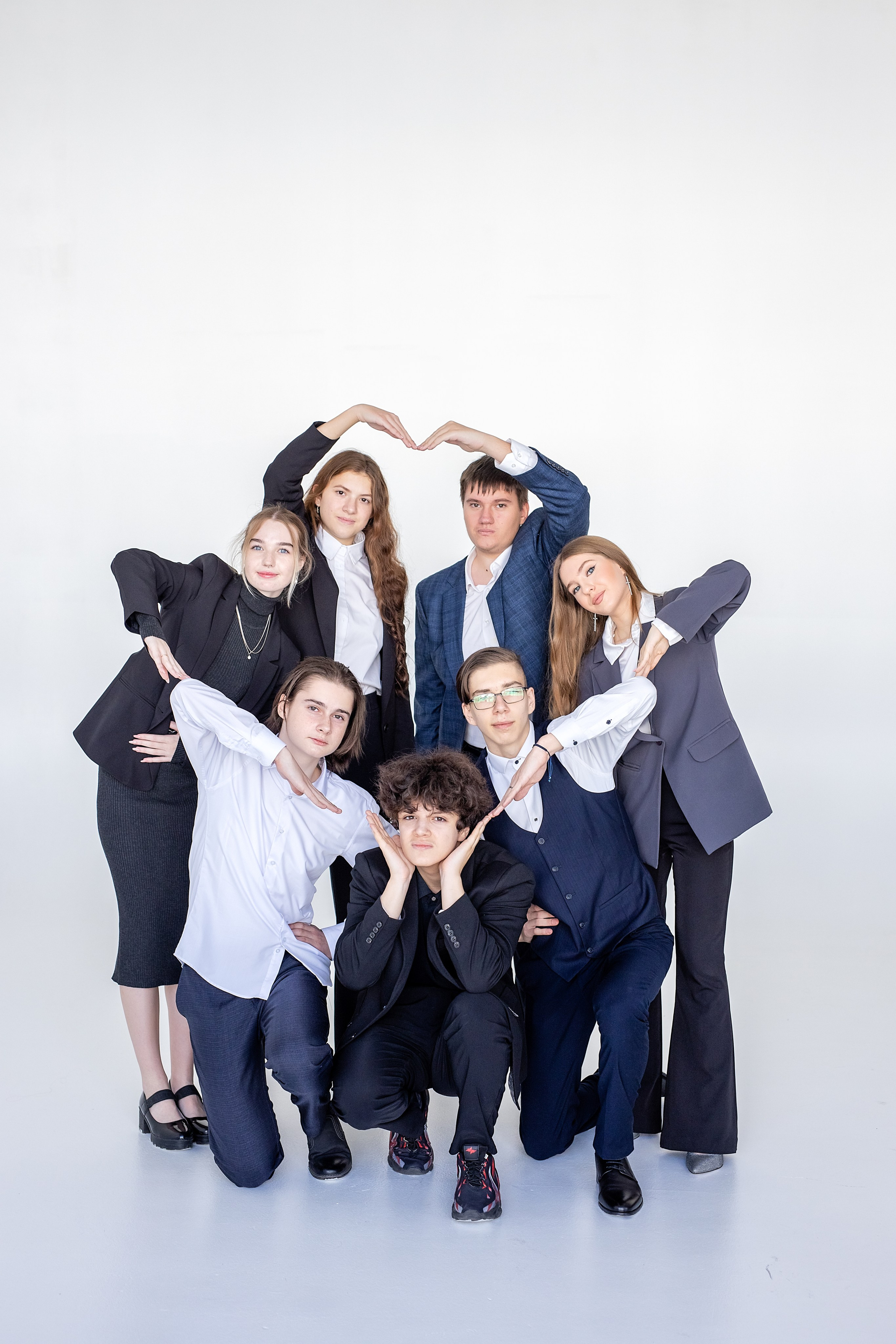 ФГБОУ ВО «Тихоокеанский государственный медицинский университет», 11-б класс. Стильный выпускной альбом Владивосток фотограф Вероника Мигачева