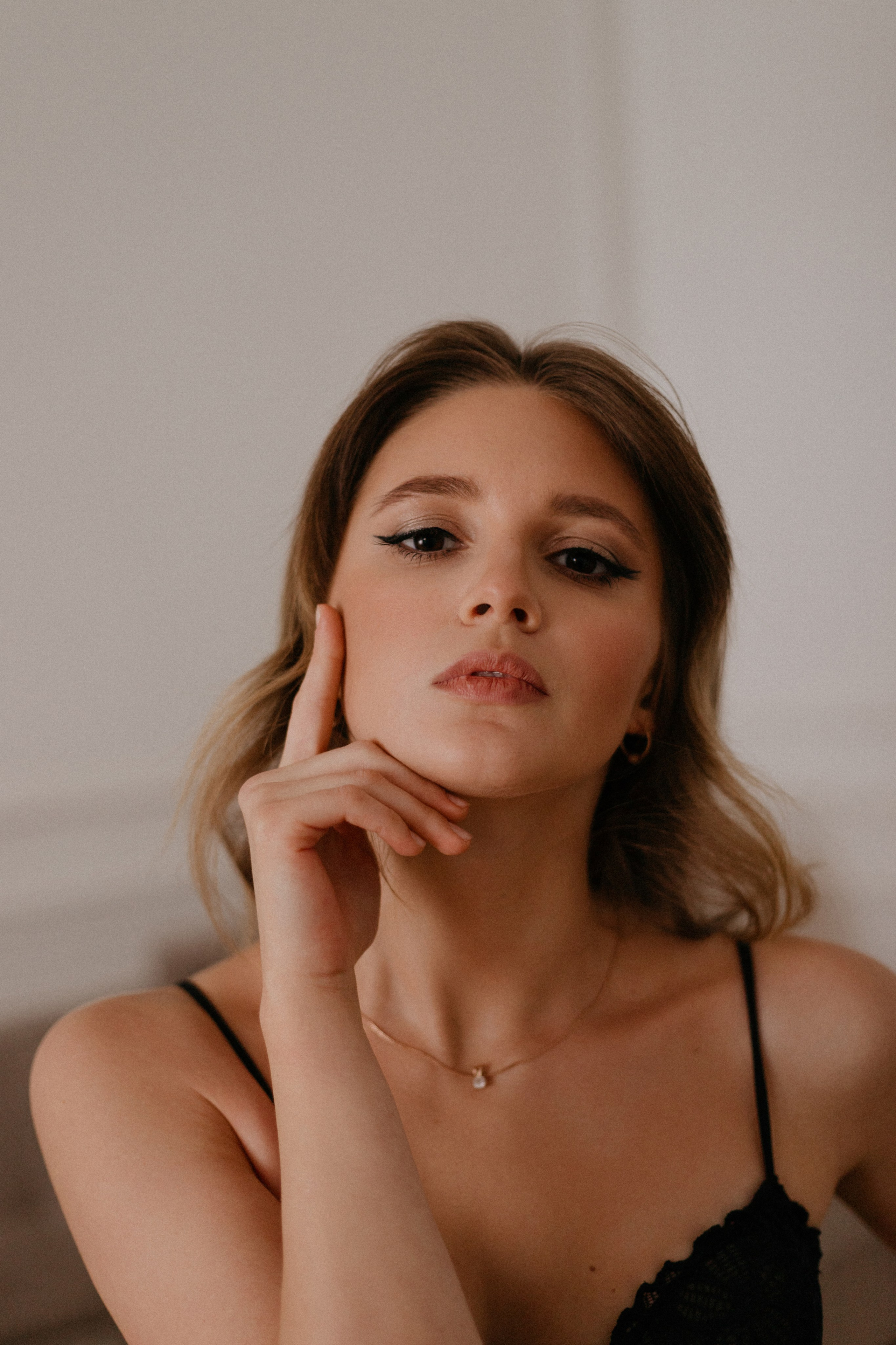 Индивидуальная фотосессия в студии. Сестры Карабаза. Фотографы и ретушеры в Москве и Санкт-Петербурге