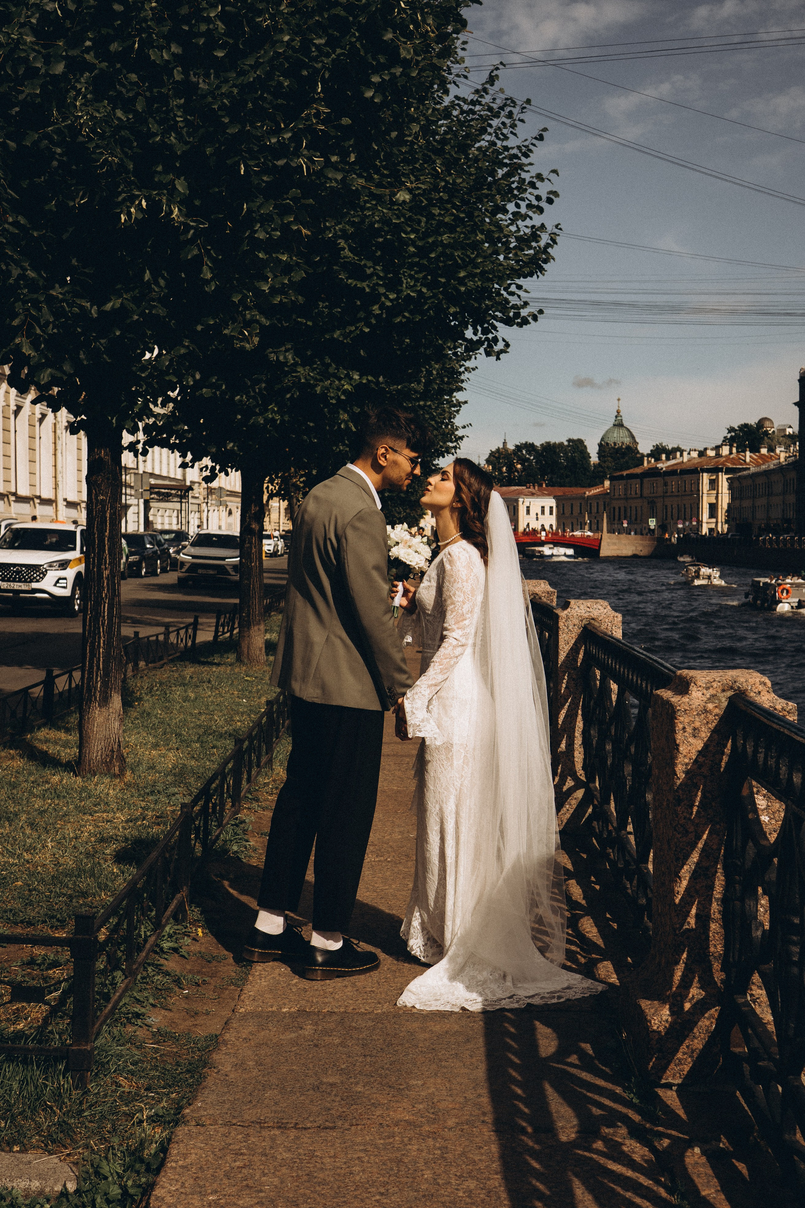 СВАДЕБНАЯ ПРОГУЛКА ВОЗЕ ИСАИКЕВСКОГО СОБОРА АСТОРИИ И ЗАКОНОДАЛЕТНОГО СОБРАНИЯ. Профессиональный фотограф, Санкт-Петербург — Виктория Богомолова