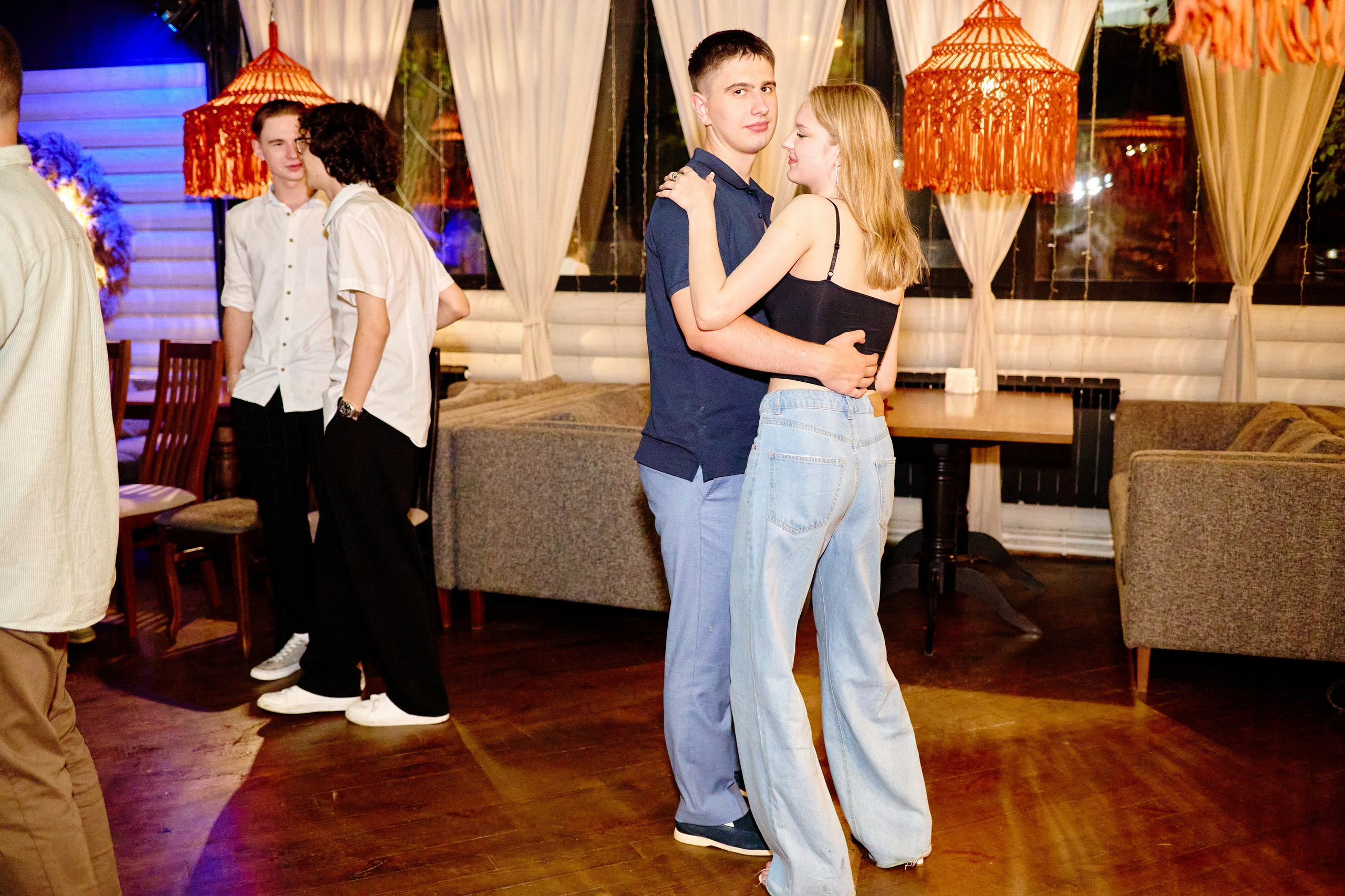 Выпускной 35 Сош. Фотограф Выпускные альбомы Таганрог Сергей Коробченко