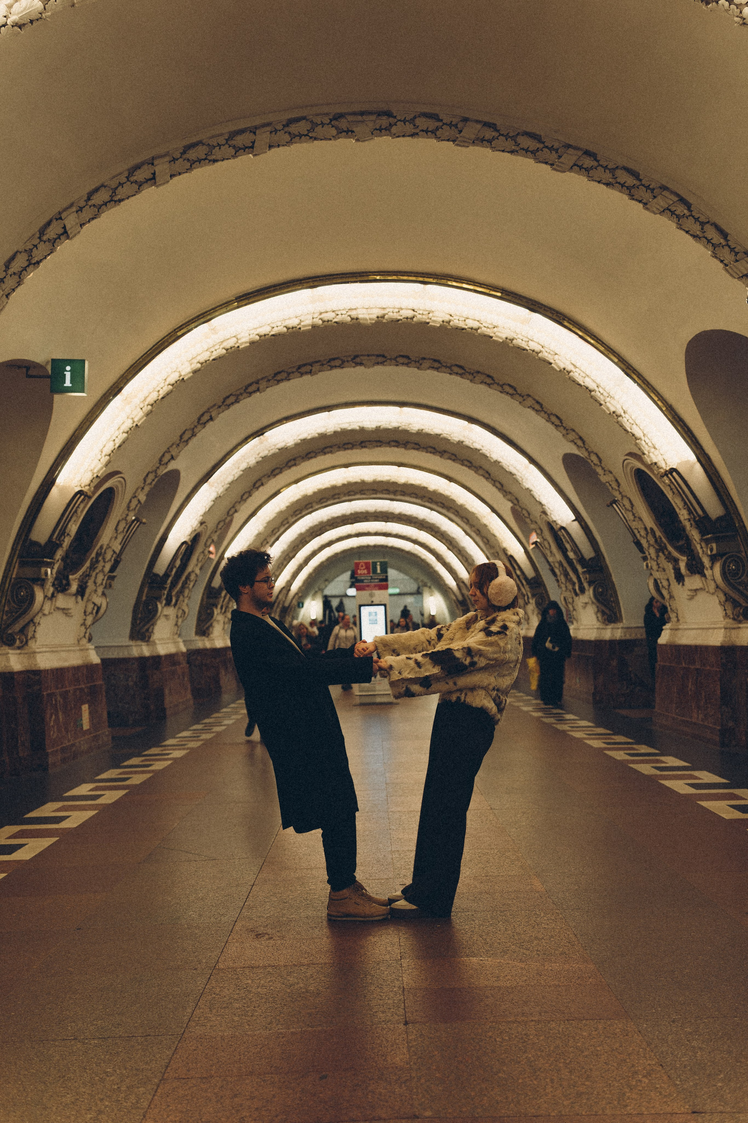НОВОГОДНЯЯ ФОТОСЕСИИЯ ПАРЫ В МЕТРО ЛЮБОВЬ. Профессиональный фотограф, Санкт-Петербург — Виктория Богомолова