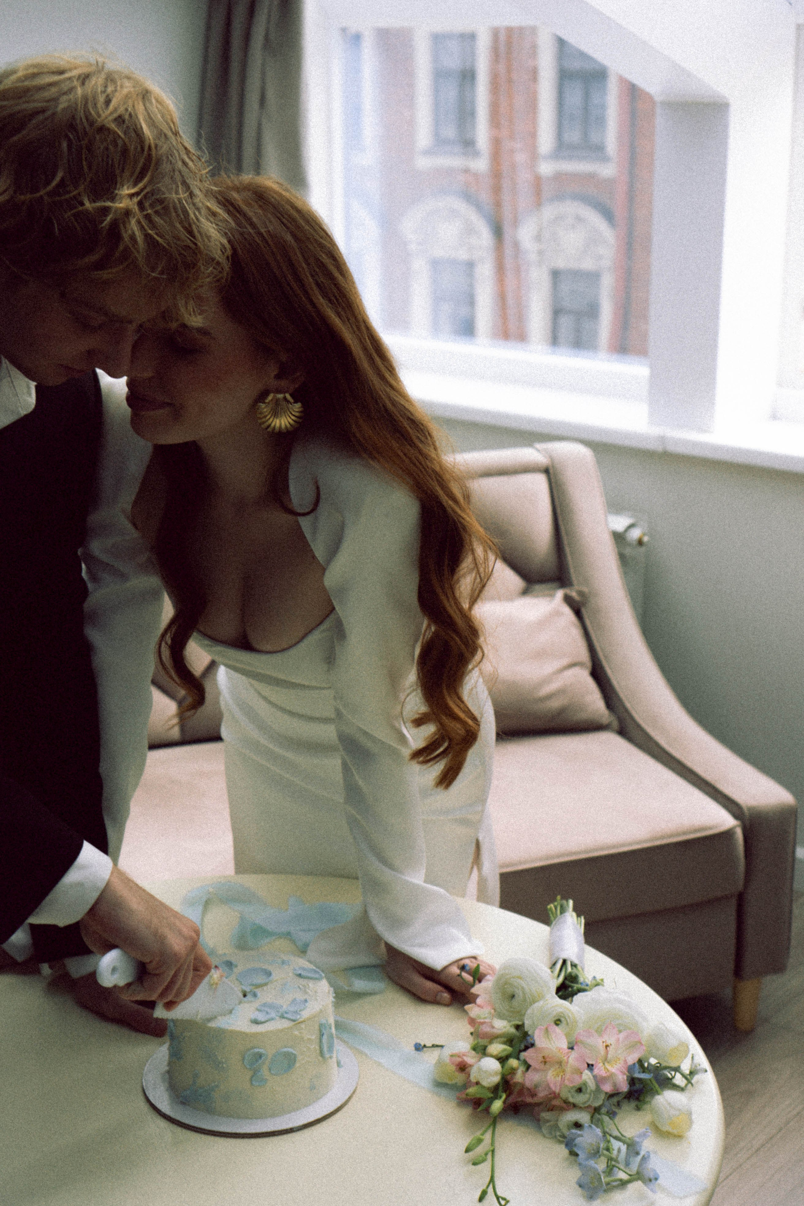 СВАДЕБНАЯ СЬЕМКА В ОТЕЛЕ. СБОРЫ ЖЕНИХА И НЕВЕСТЫ И ТАКЖЕ ТОР И ПОДГОТОВКА К ПРОГУЛКЕ. Профессиональный фотограф, Санкт-Петербург — Виктория Богомолова