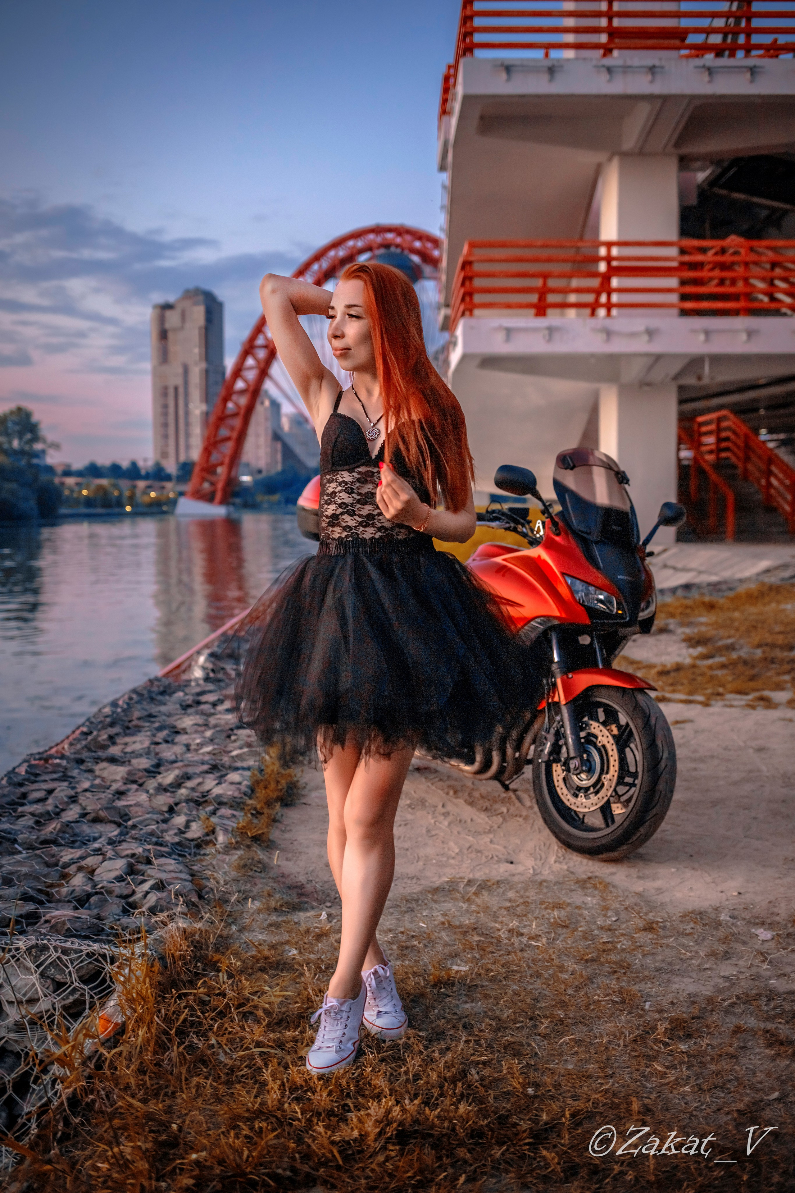 Евгения и мото. Репортажный фотограф, Москва, Закат