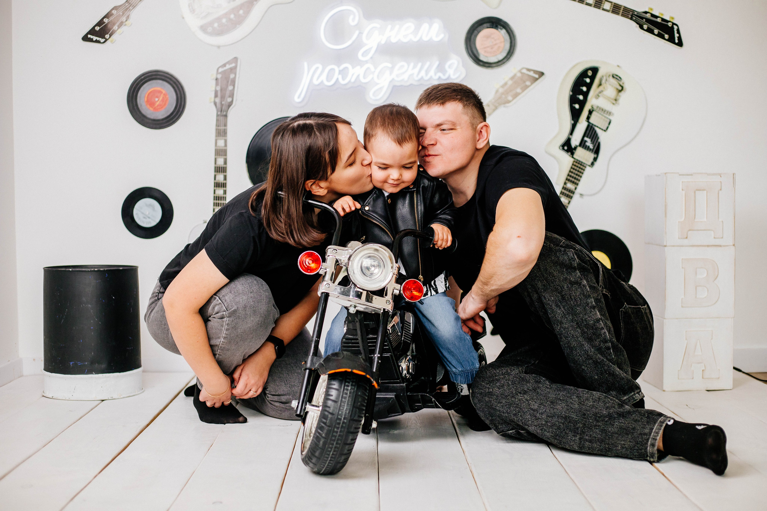 Лев с семьей. Рыжова Тамара