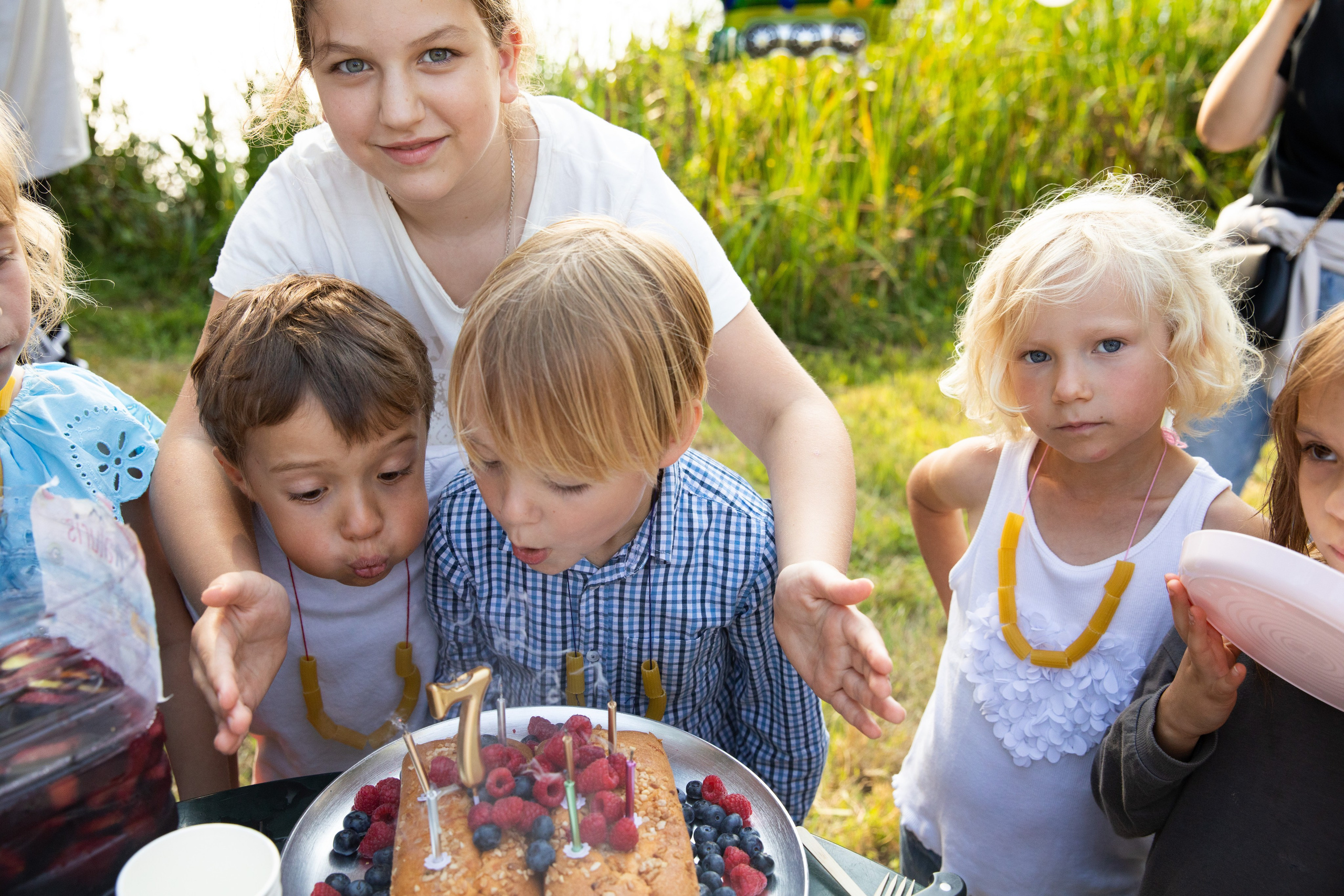 Many children celebrate their friend's birthday in the park
