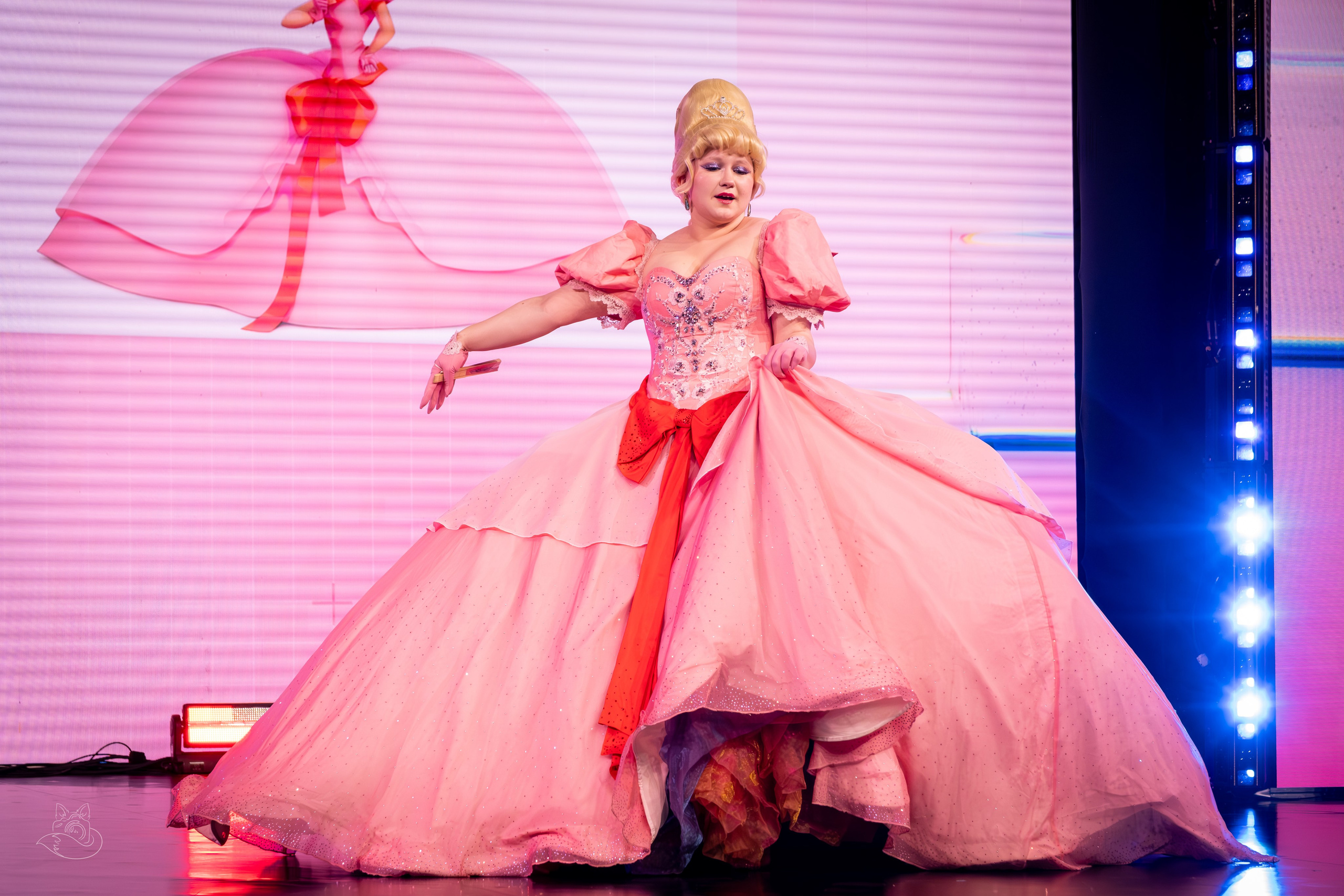 Сцена РЭД ЭКСПО 2024. Косплей фотограф