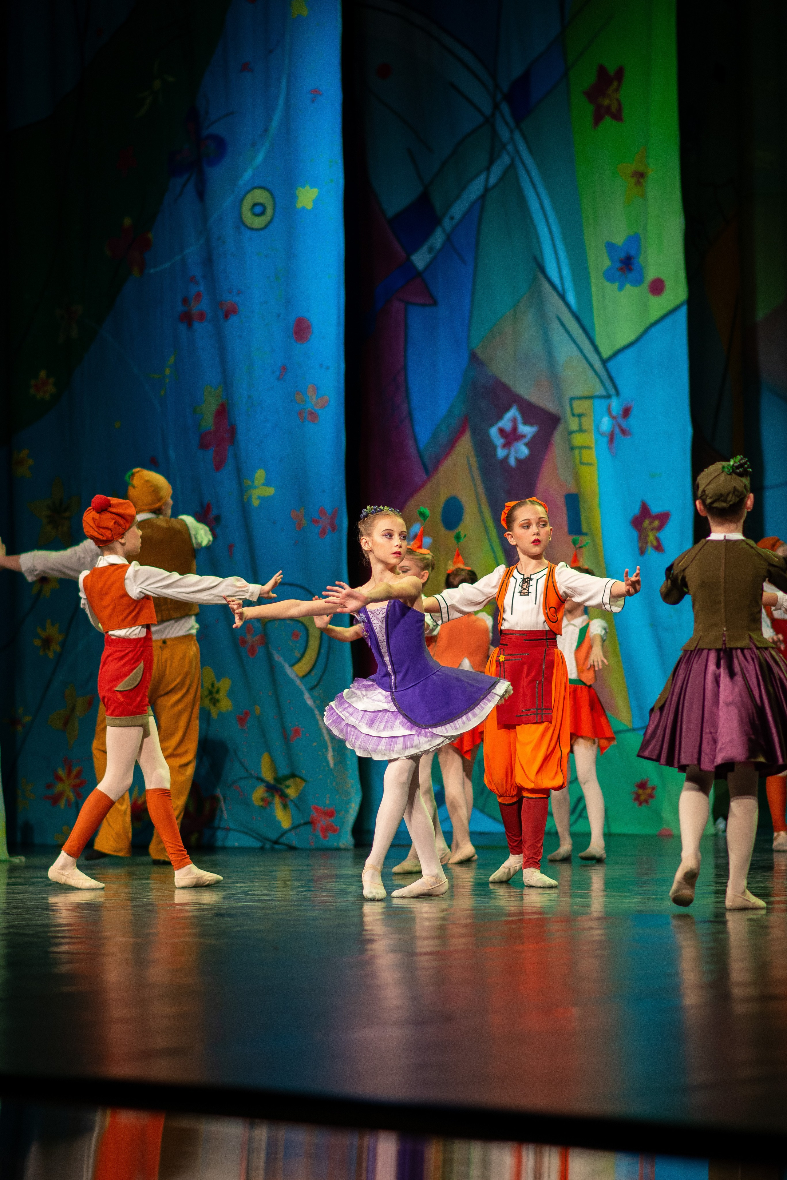 Выступление юных балерин. Семейный фотограф на выписку из роддома и крещение Минск Настя Гришук