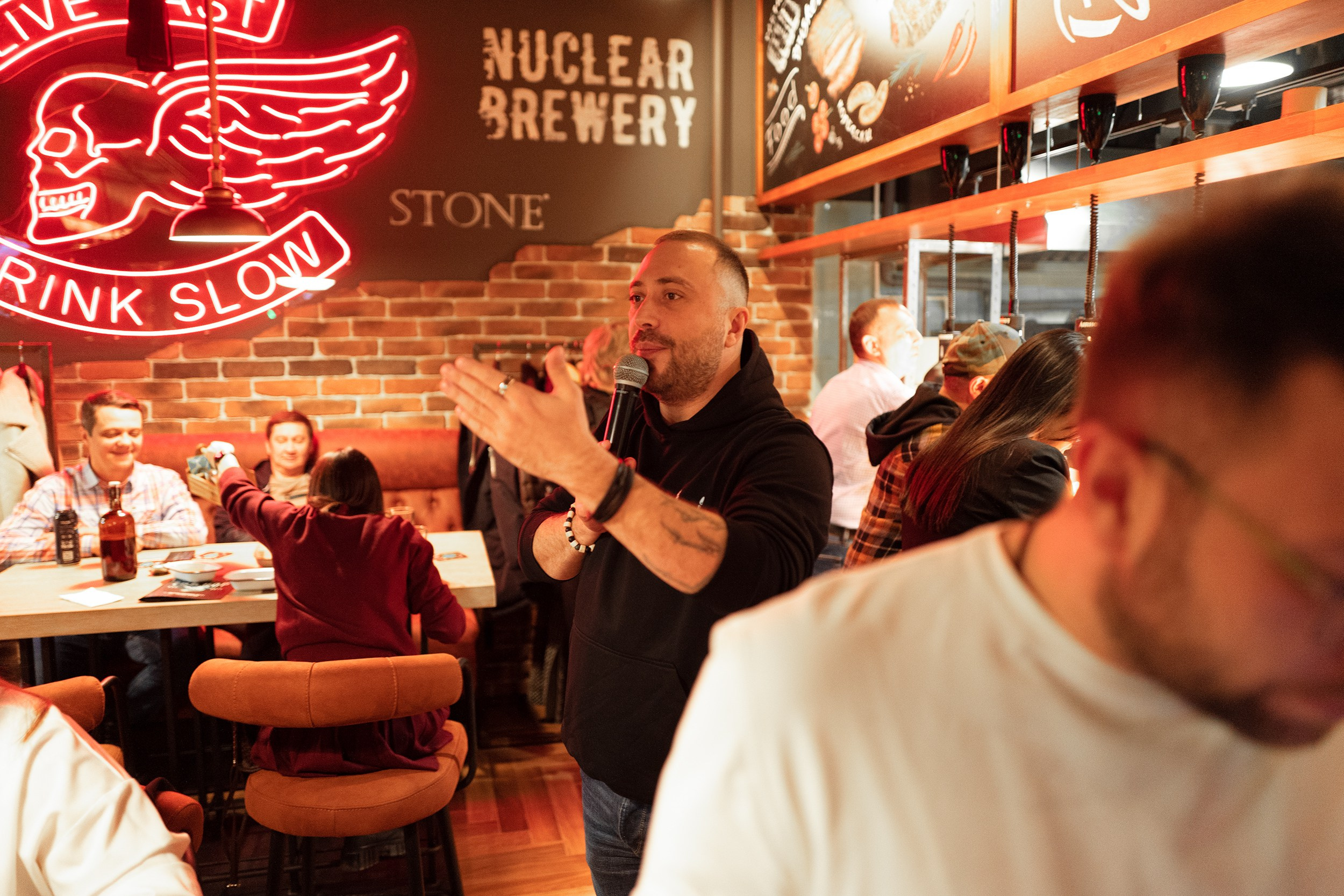 Открытие Бара Top-Hop на улице Фармана Салтанова 06.12.24. Фотограф Тюмень