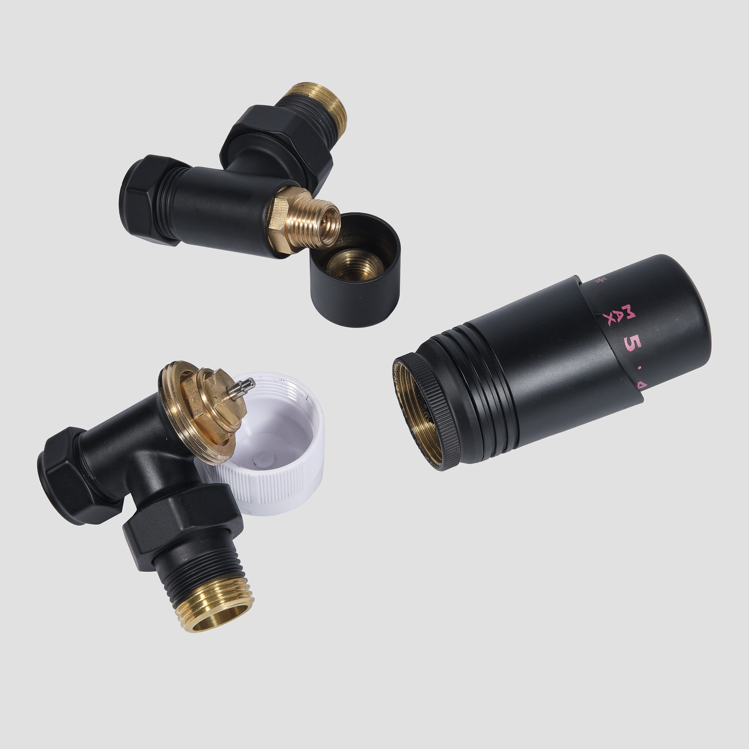 Предметные фотографии вентилей и запорной арматуры