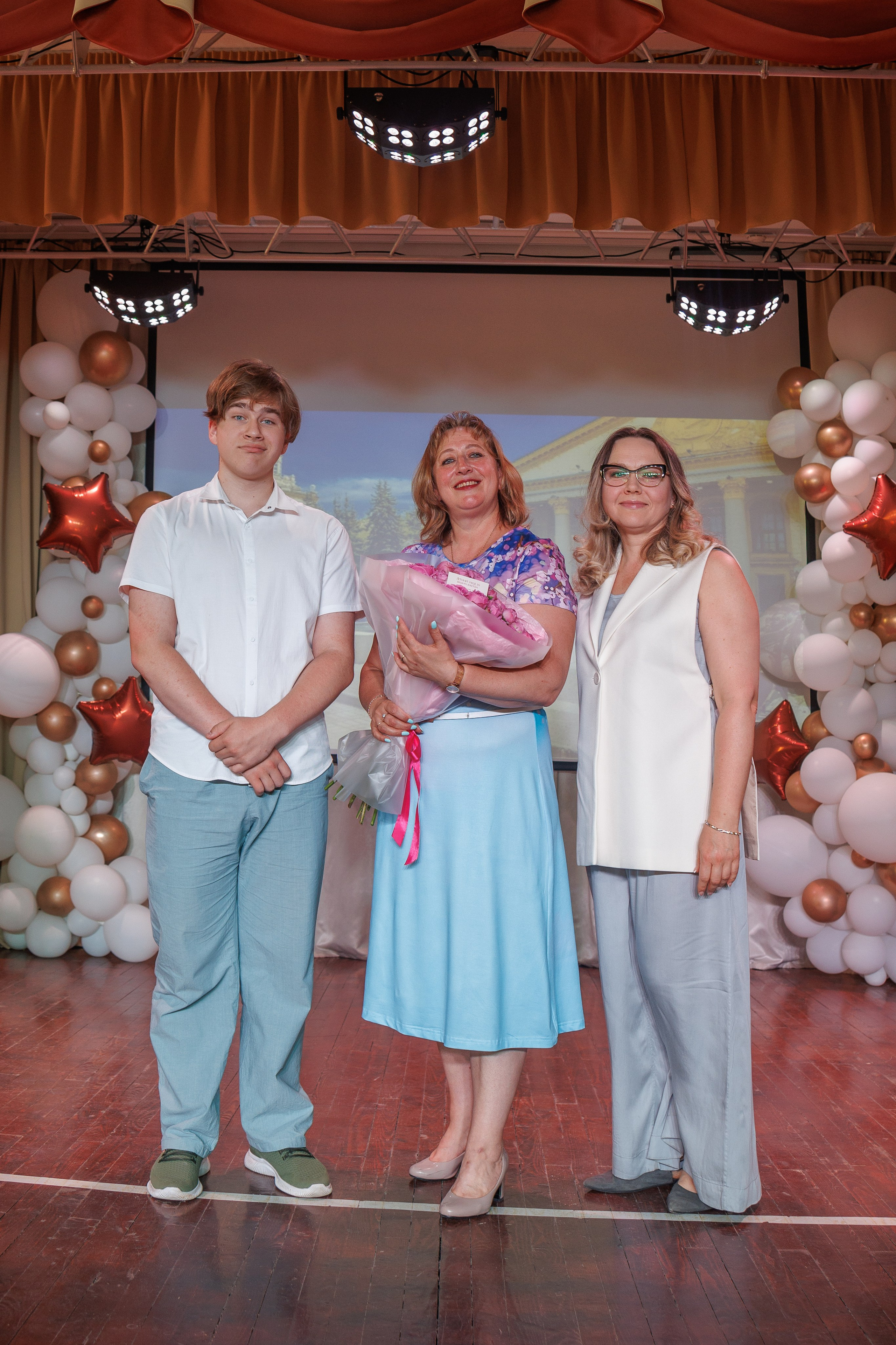 Вручение аттестатов. Свадебный и семейный фотограф в Новосибирске Ирина Дорошкова