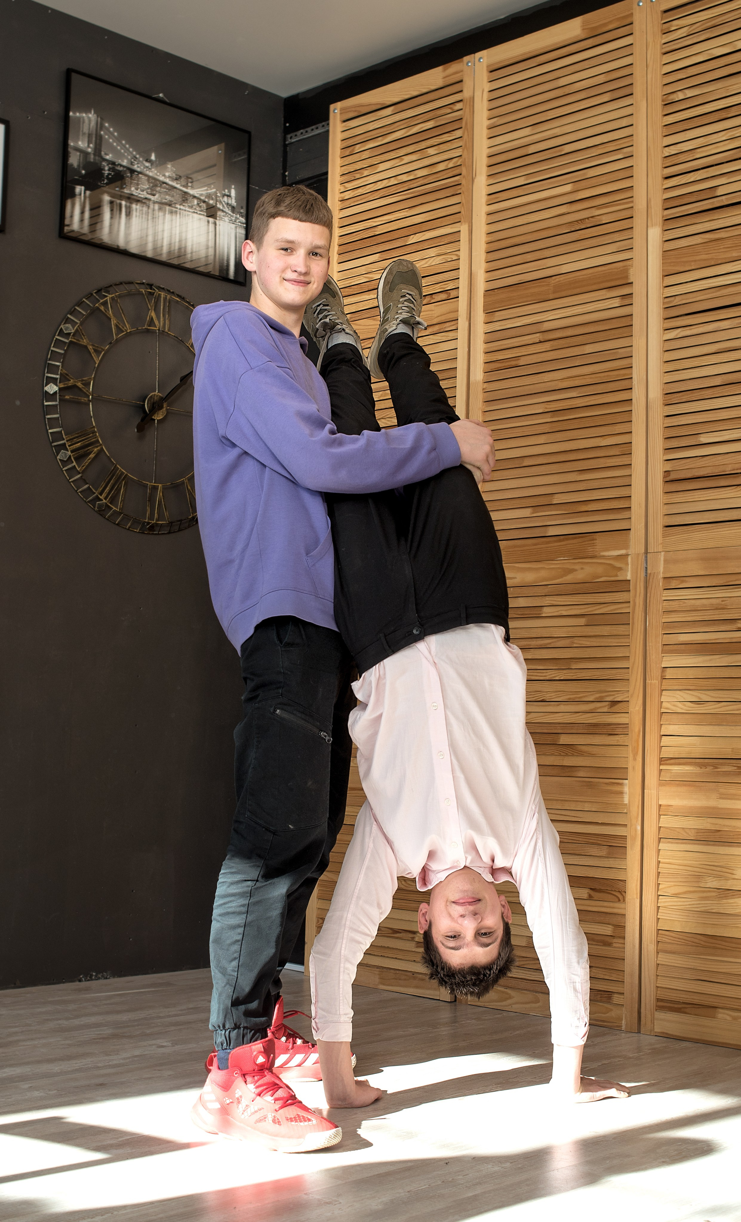 Пример съемки старшеклассников для альбома с наполнение «премиум» стиль съемки классический. Выпускные альбомы для школ и детских садов в Иваново