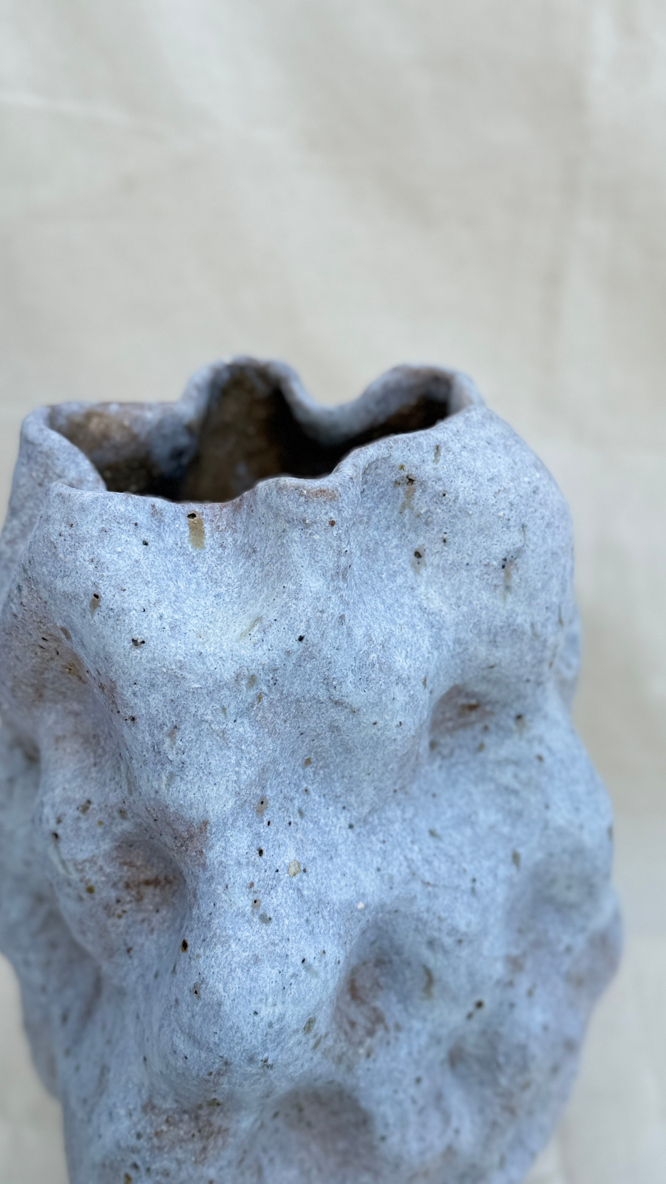 Ваза «Большой серый камень». Арт-керамика Катерины Жизневской