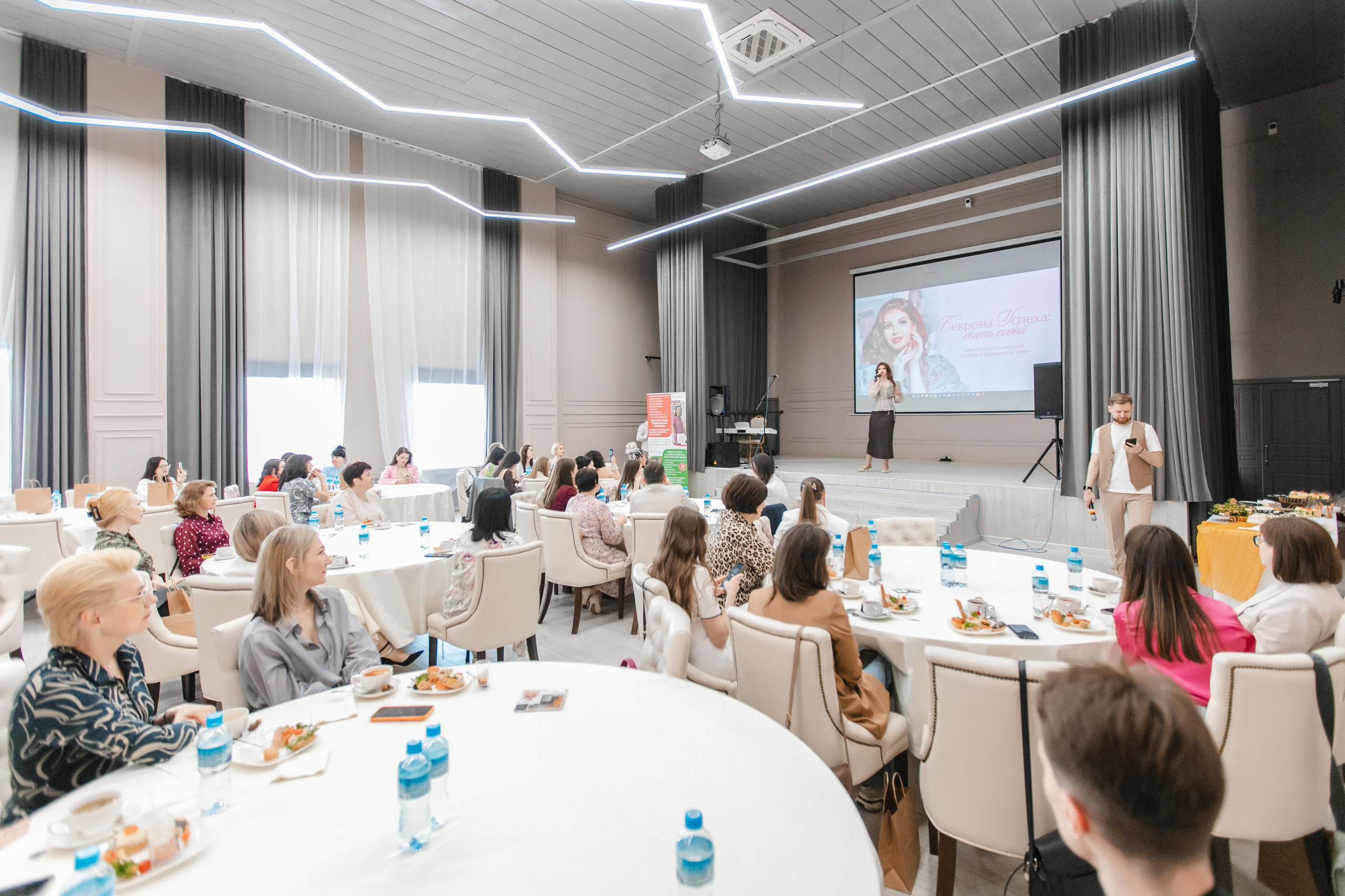 Дамский клуб 17 мая 2025. Роман Урумбаев фотограф Нижневартовск