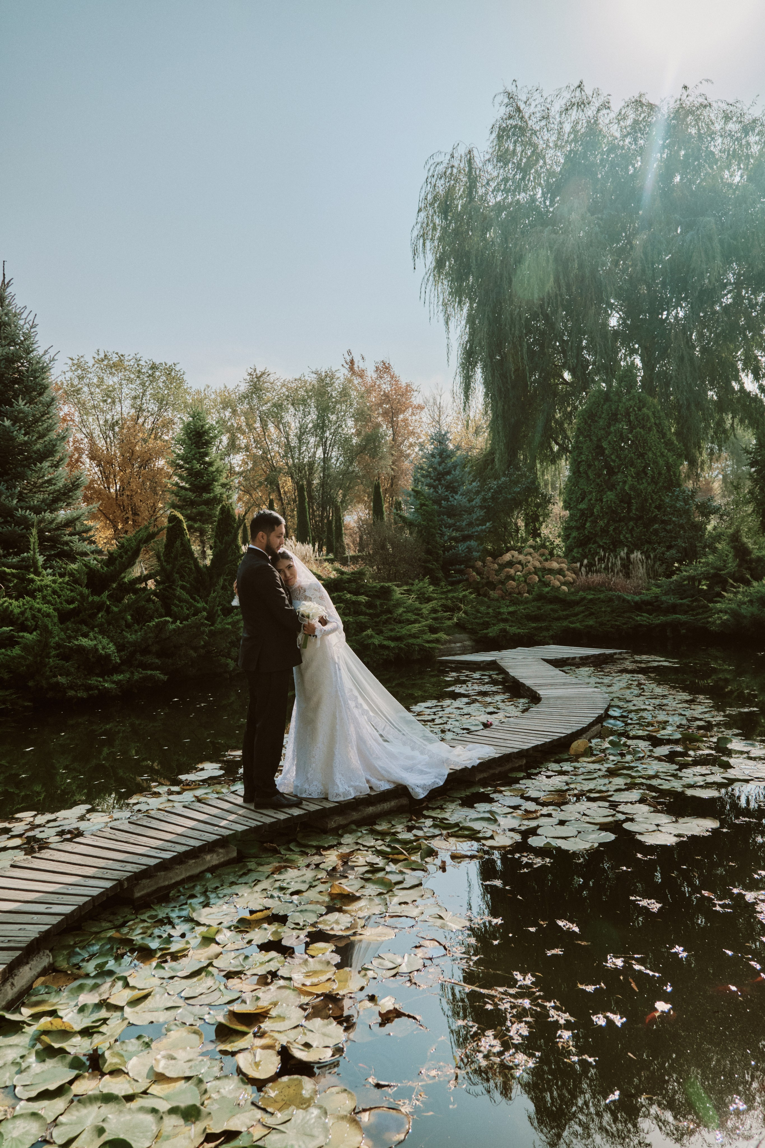 Садовая рапсодия свадебная фото прогулка в городе Алматы. Видеограф и Фотограф в Алматы и Астана