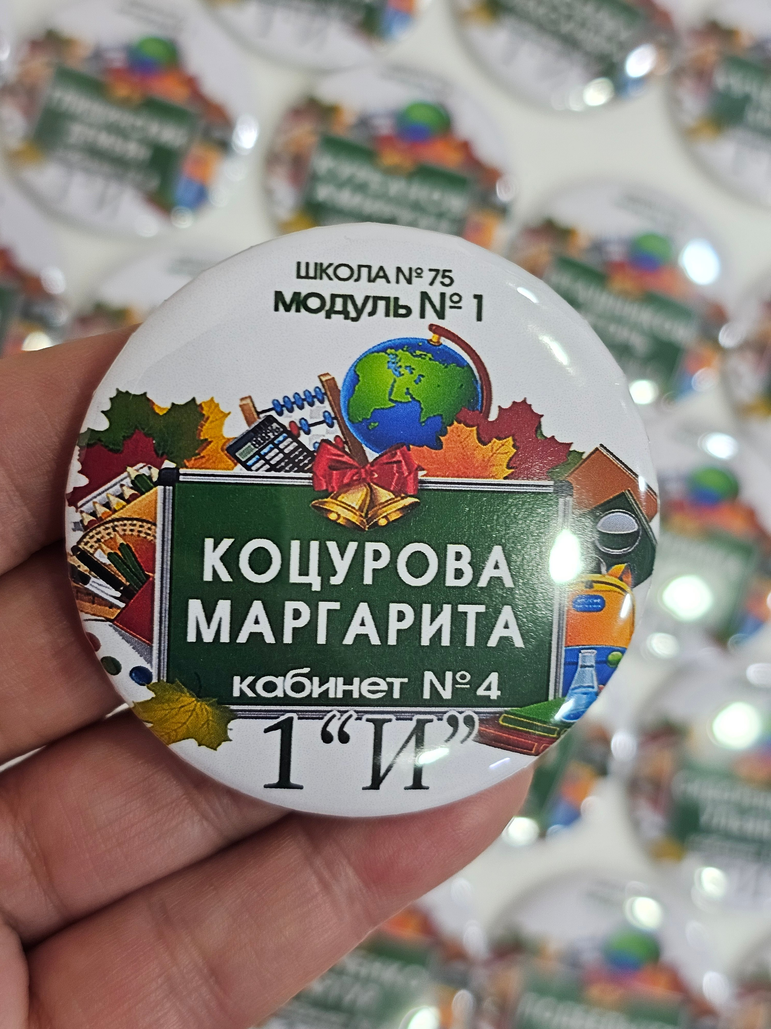 Значки 56 мм и 44 мм. MEMENTO.Выпускные альбомы, школьные, юбилейные и другие книги. Ростов-на-Дону