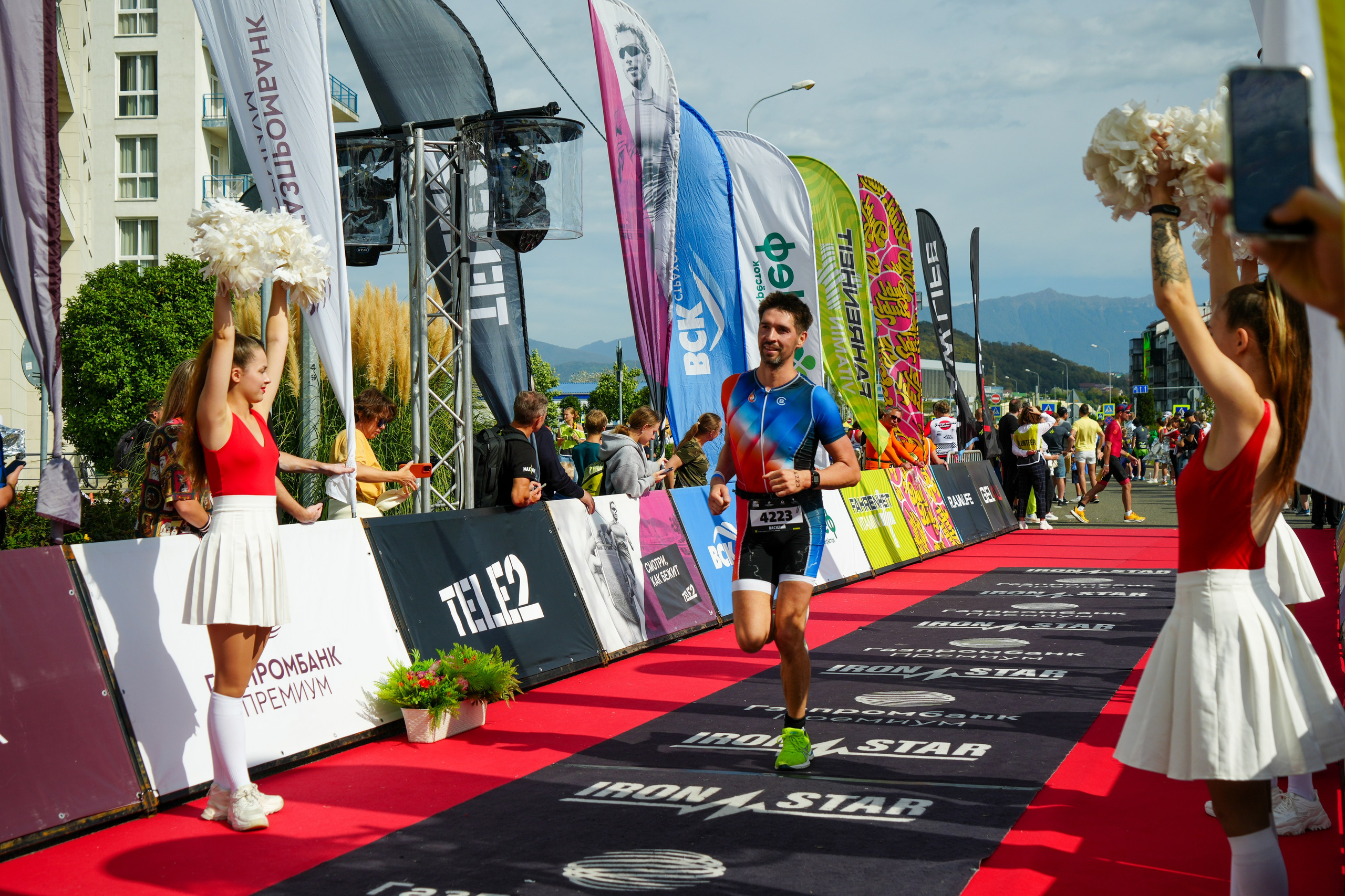 Фотоотчет партнерской интеграции для компании TELE2 на фестивале Ironstar. Репортажный фотограф в Красной Поляне и Сочи Павлюченко Екатерина