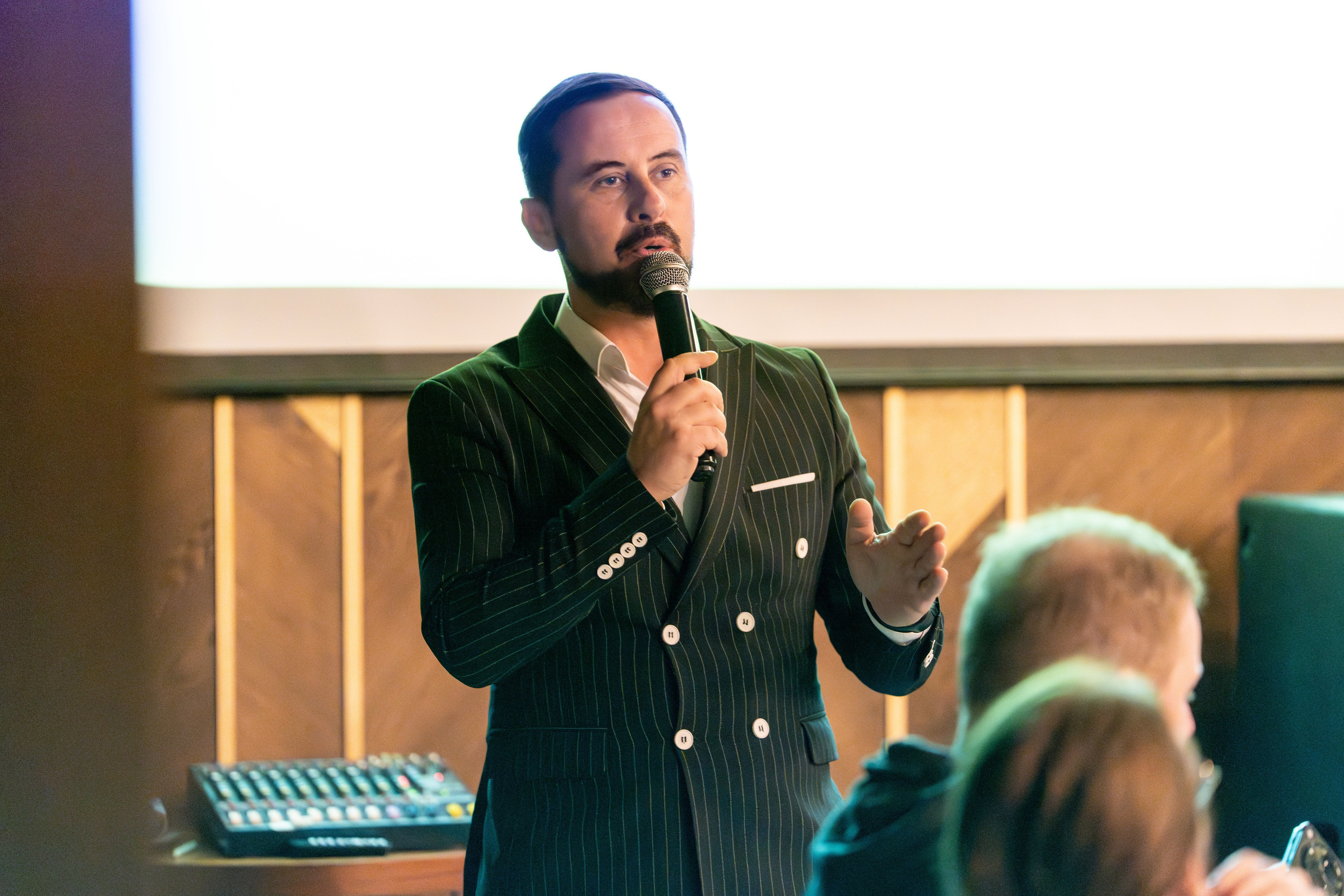 MICE меоприятие на курорте Красная Поляна для компании «Неометрия''. Репортажный фотограф в Красной Поляне и Сочи Павлюченко Екатерина