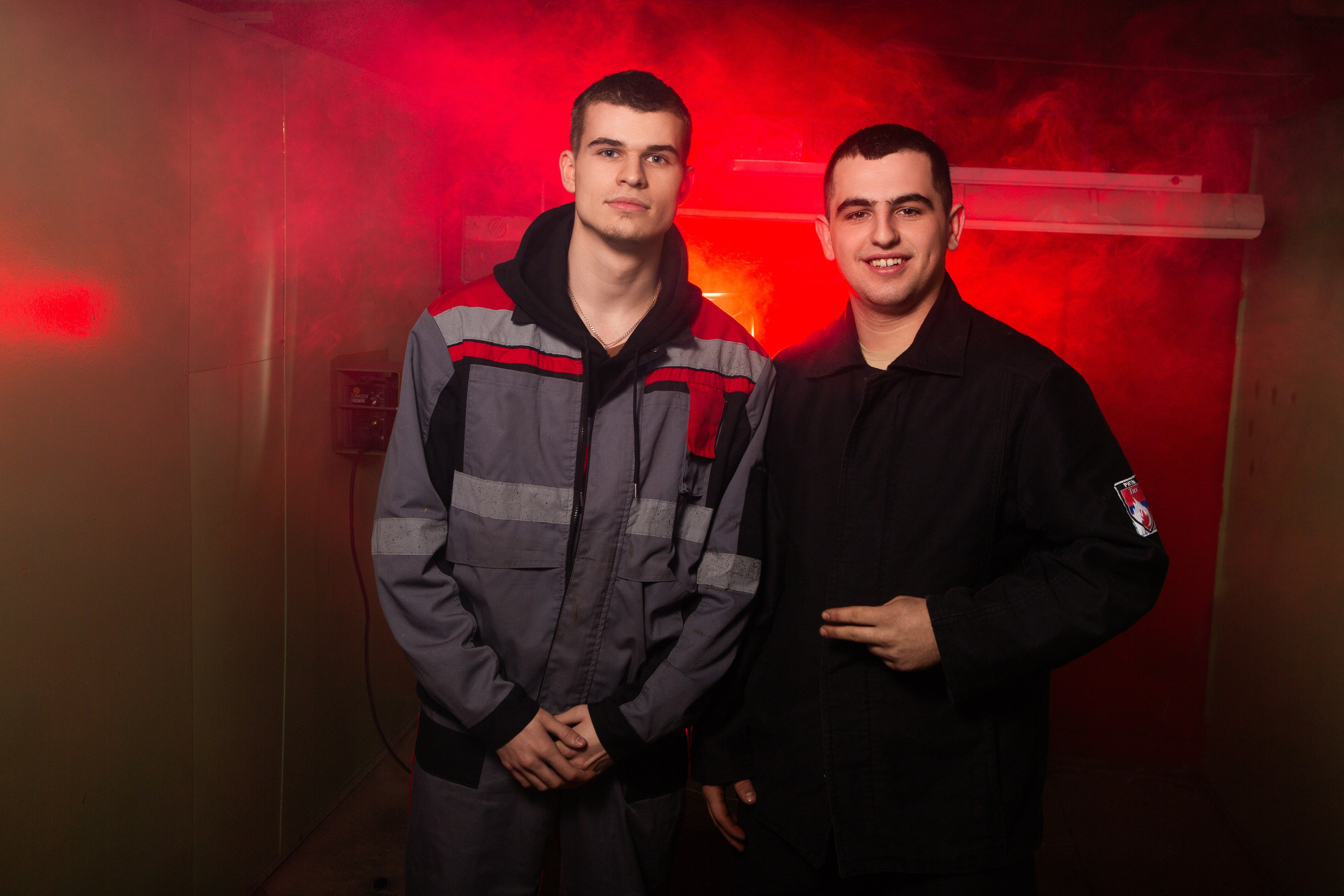 Фотосессия в Цеху для Выпускников Сварочного Производства | Твой Альбом Мценск. ТВОЙ АЛЬБОМ / ТВОИ ПРАВИЛА