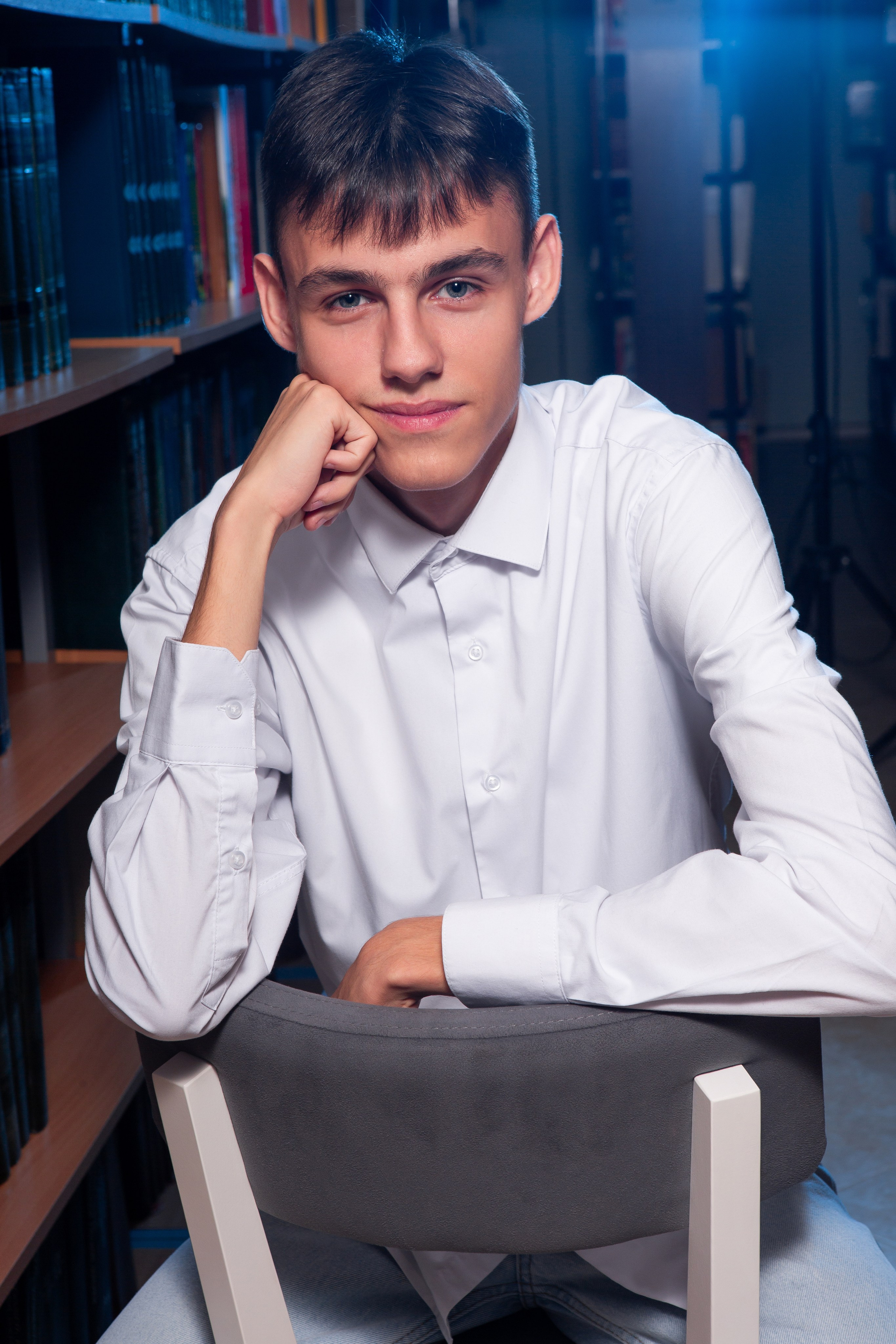 СЪЕМКА ПОРТРЕТОВ В БИБЛИОТЕКЕ ДЛЯ 11 КЛАССОВ-1. ТВОЙ АЛЬБОМ / ТВОИ ПРАВИЛА